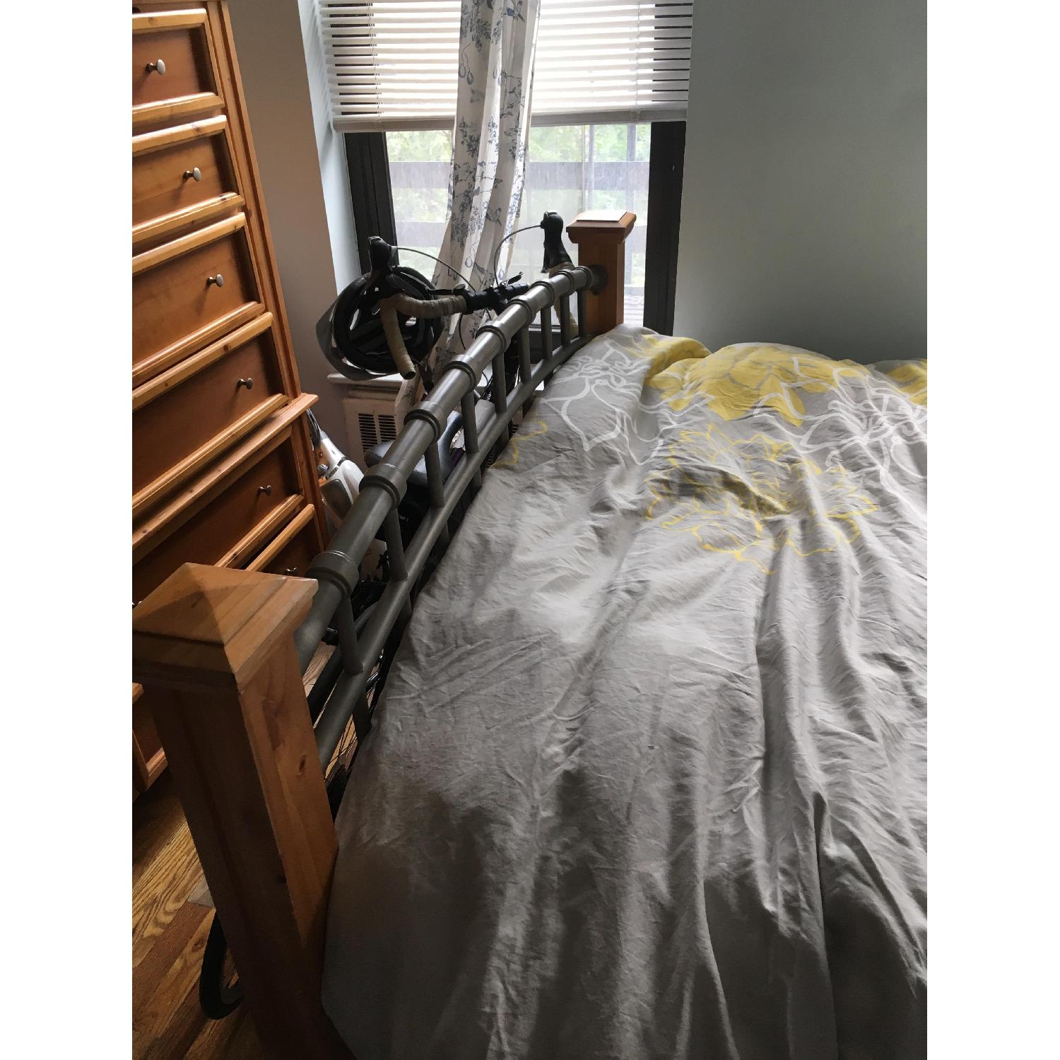 Rooms To Go Queen Size Bedroom Set - image-2