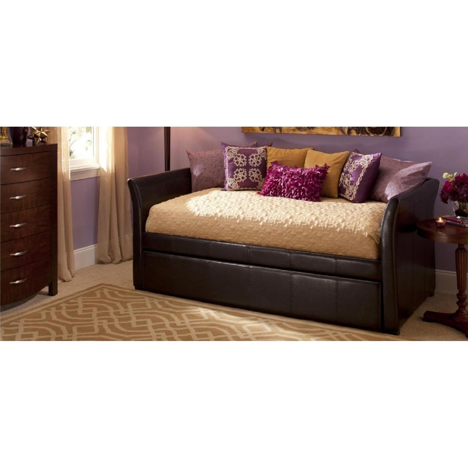 Raymour & Flanigan Sydney Daybed w/ Trundle AptDeco