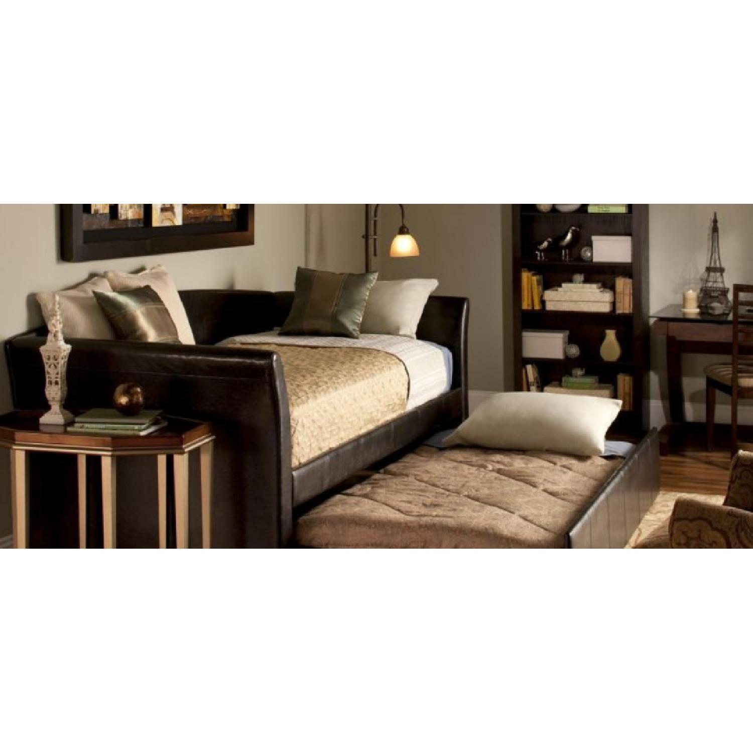 Raymour & Flanigan Sydney Daybed w/ Trundle AptDeco