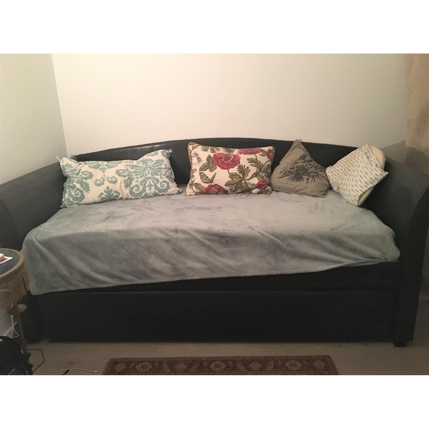 Raymour & Flanigan Sydney Daybed w/ Trundle AptDeco