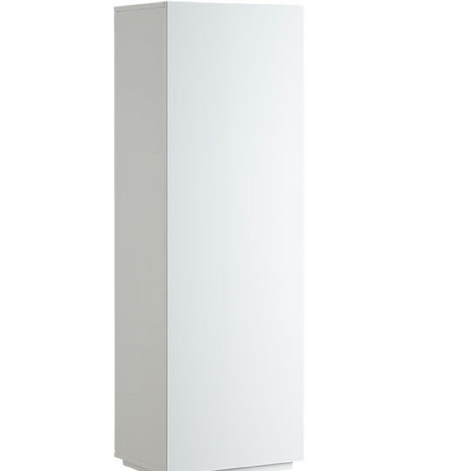 CB2 The Wall Bath in White AptDeco