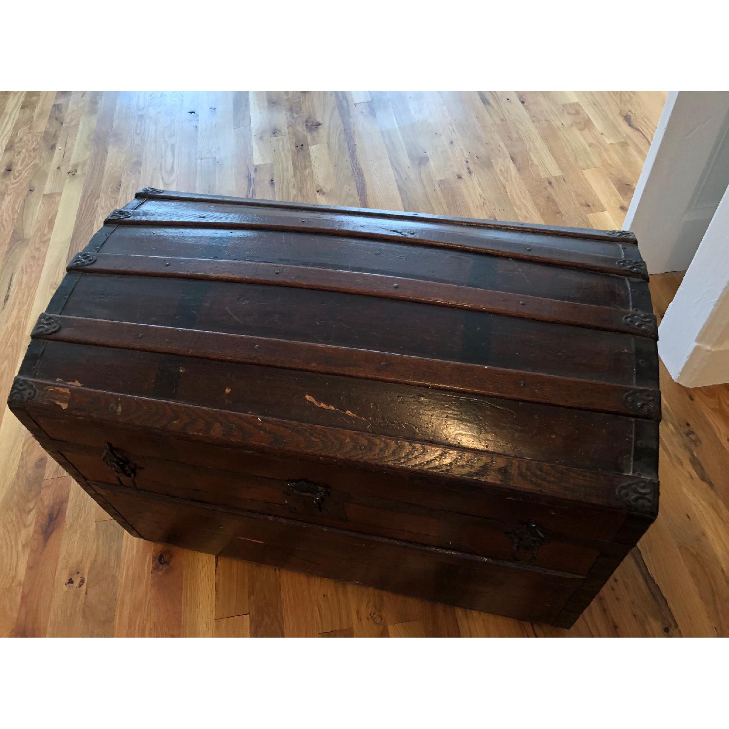 antique trunk w curved top aptdeco