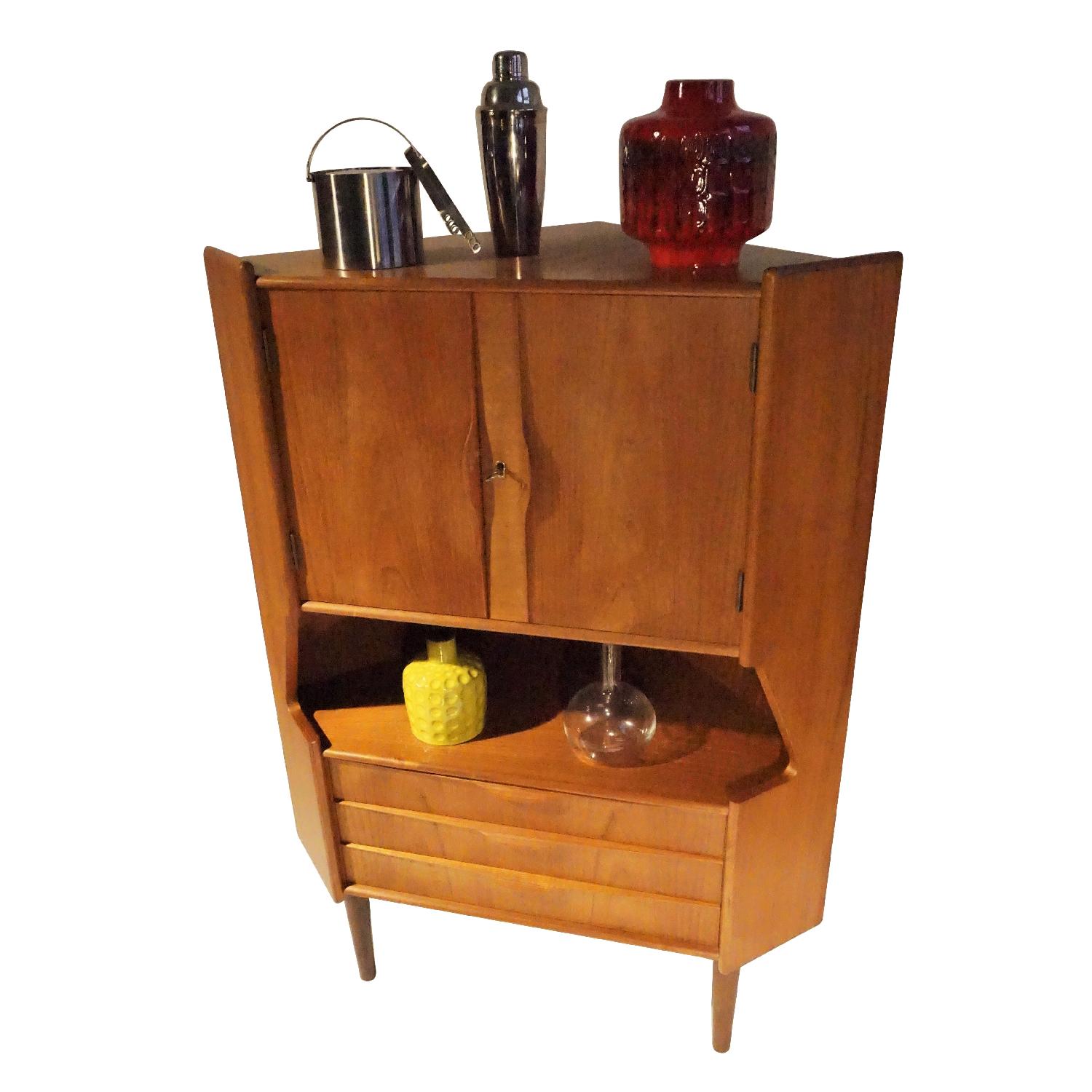 Omann Jun Teak Corner Bar/Cabinet - image-3