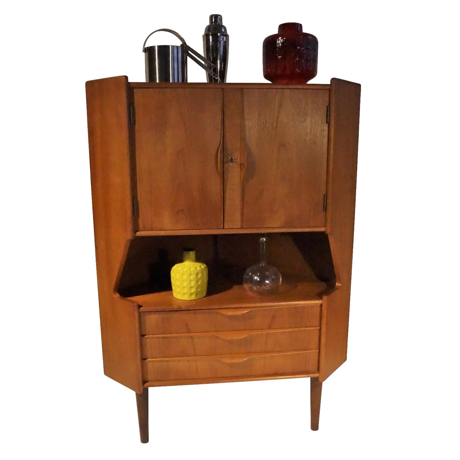 Omann Jun Teak Corner Bar/Cabinet - image-6
