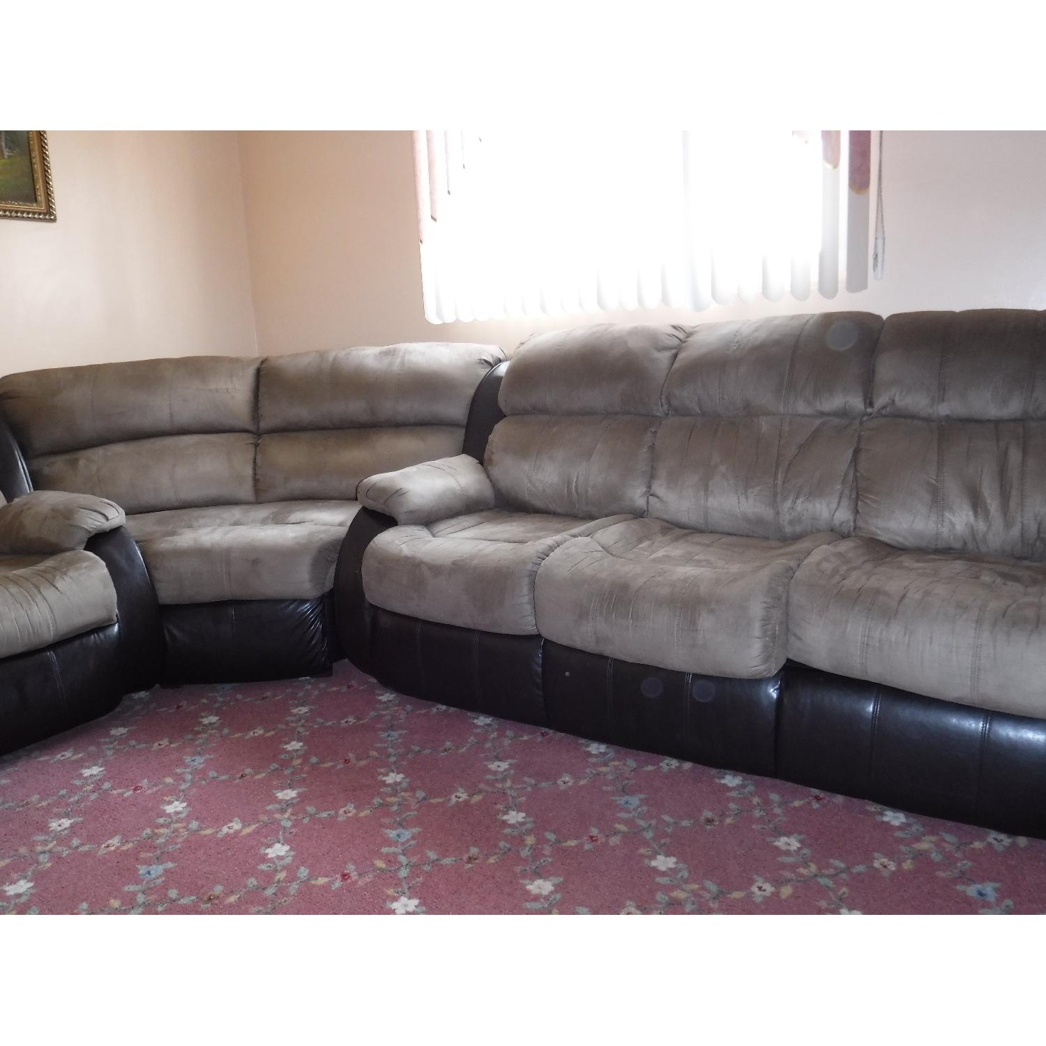 Sectional Couch w/ Pull Out Bed & 2 Reclining Seats - image-8