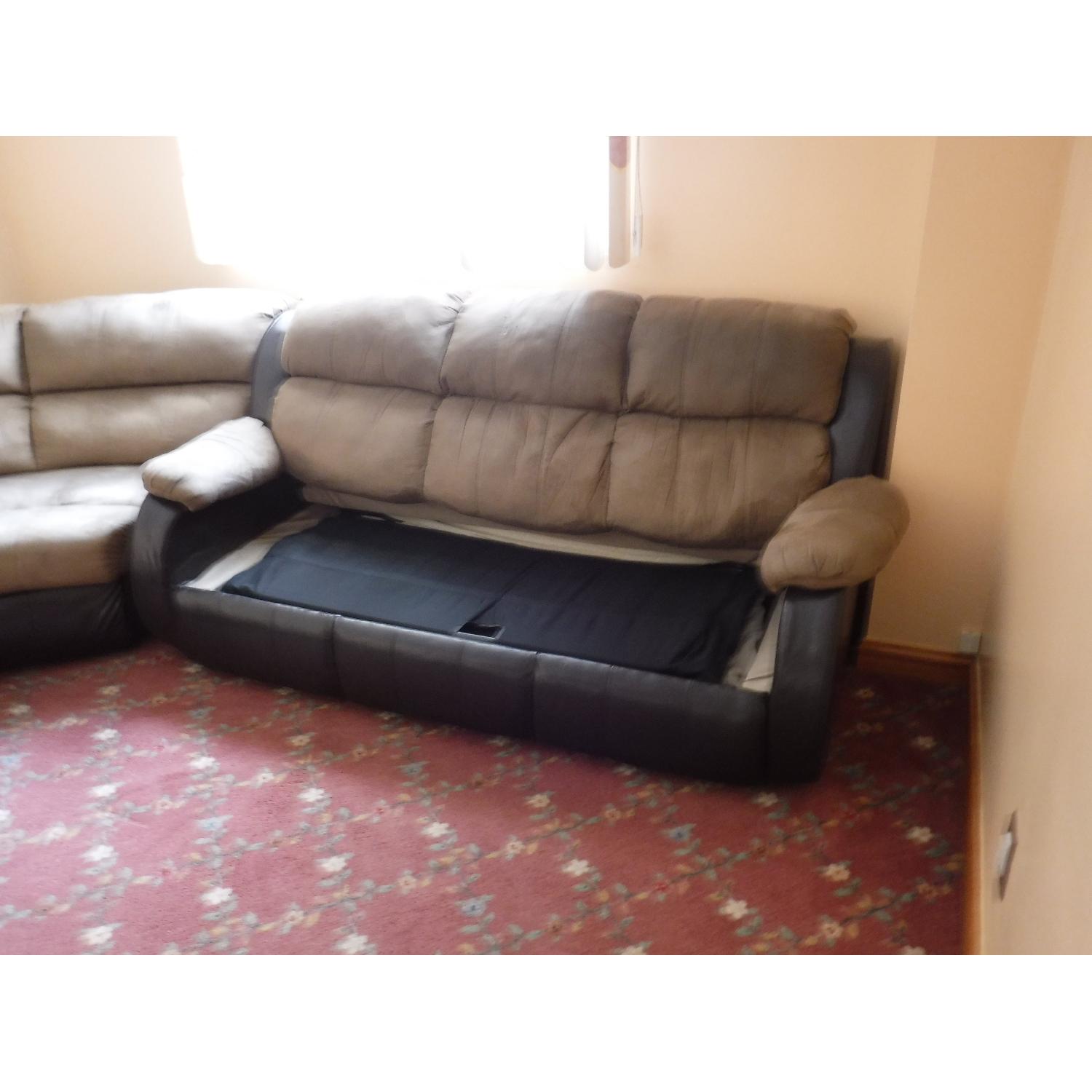 Sectional Couch w/ Pull Out Bed & 2 Reclining Seats - image-10