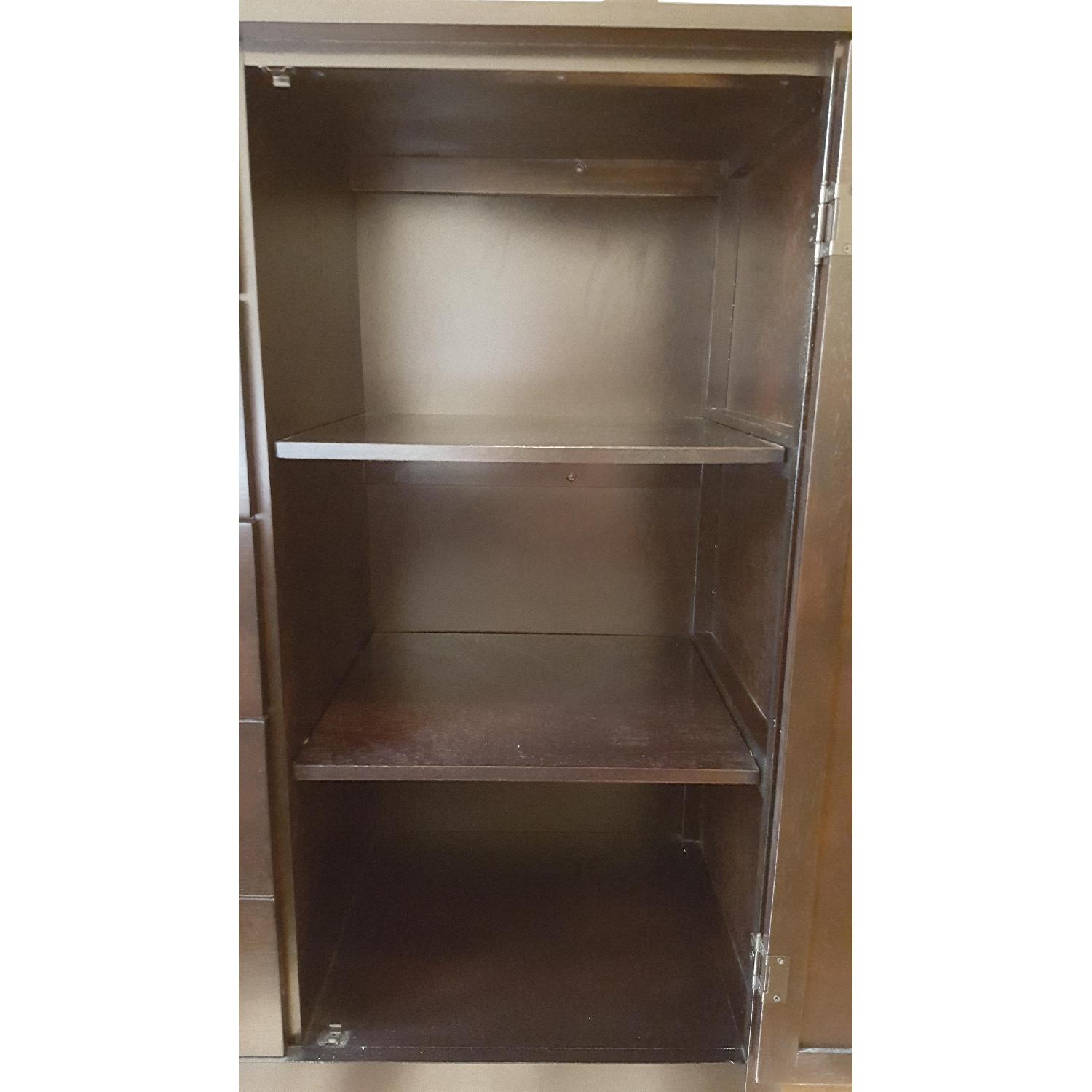 Bob's Dalton 5 Drawer Dresser w/ Mirror - image-9