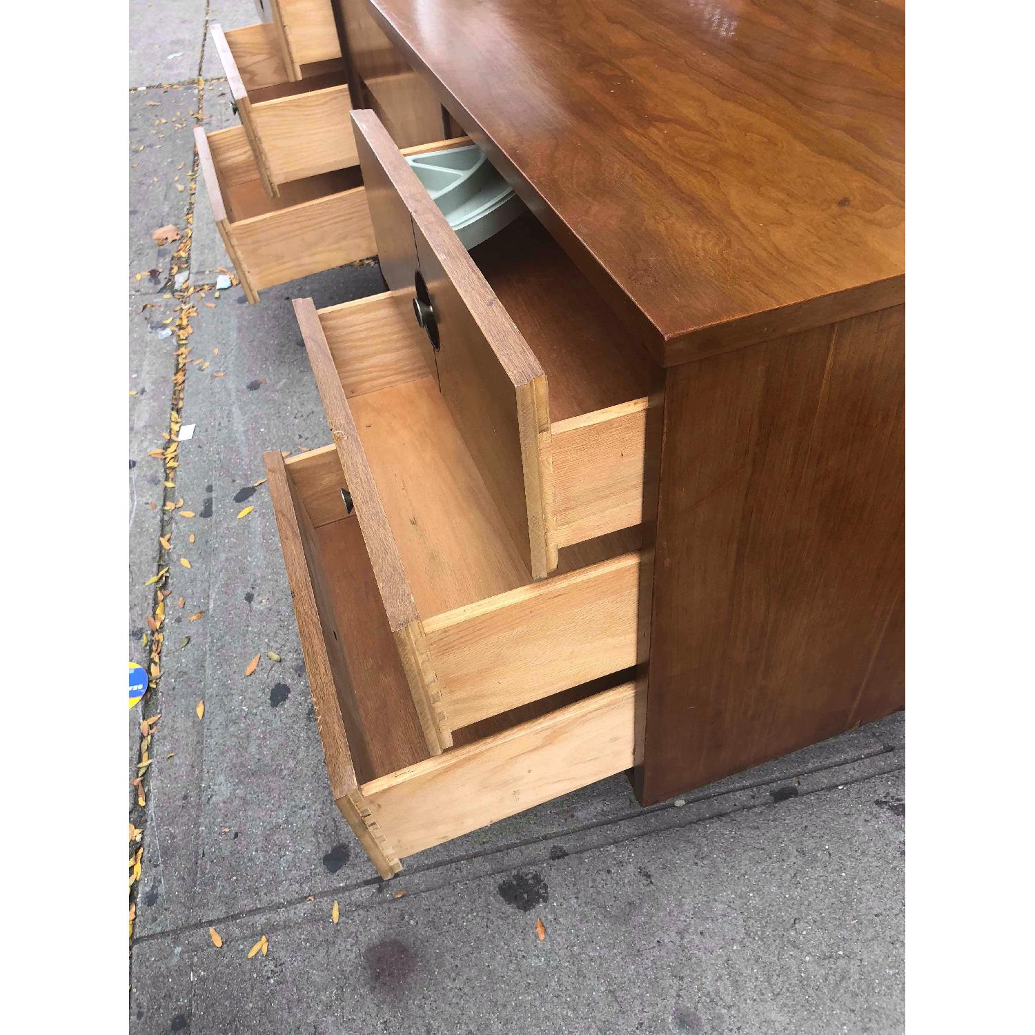 Stanley Furniture Mid Century 1950s 9 Drawer Dresser - image-17