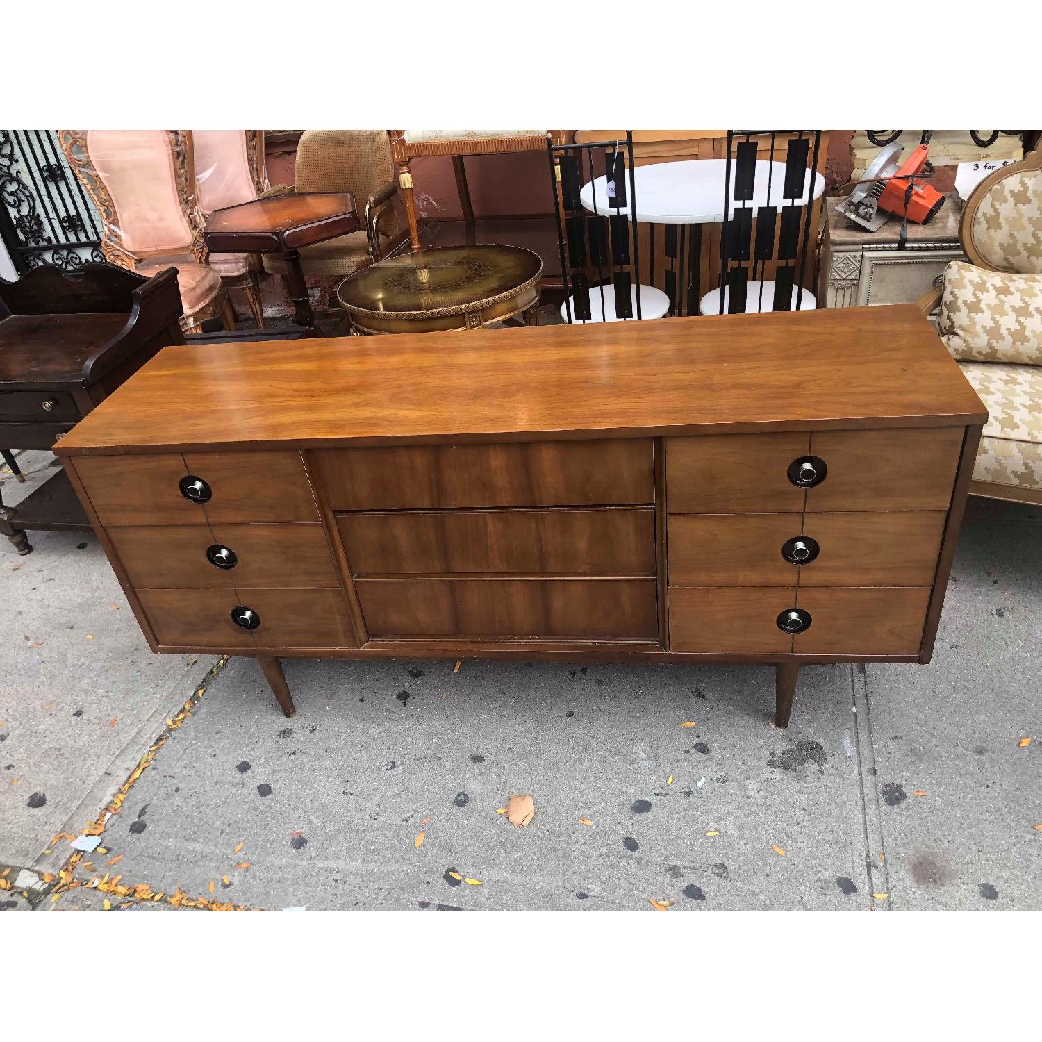 Stanley Furniture Mid Century 1950s 9 Drawer Dresser - image-19