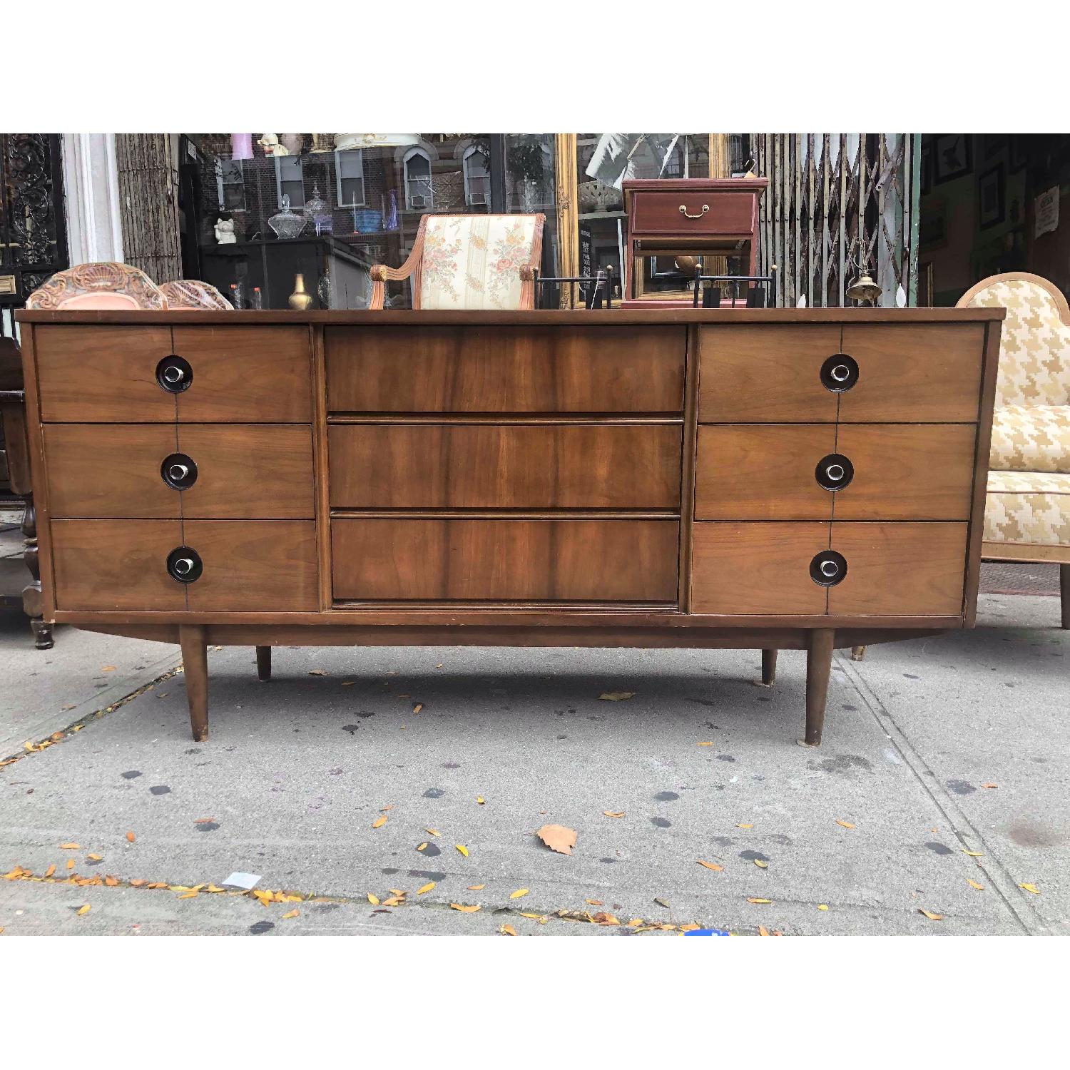 Stanley Furniture Mid Century 1950s 9 Drawer Dresser - image-22