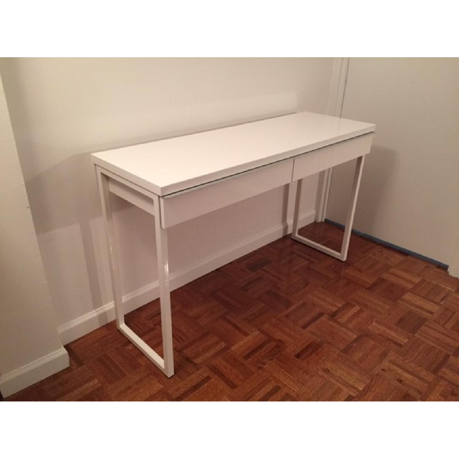 Ikea Besta Burs High Gloss White Desk AptDeco