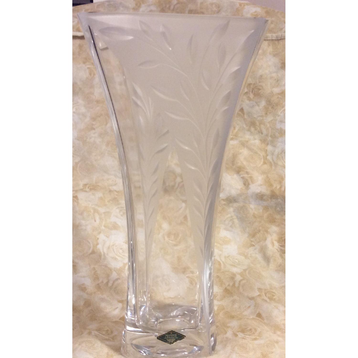 Shannon Frosted Etched Lead Crystal Vase AptDeco
