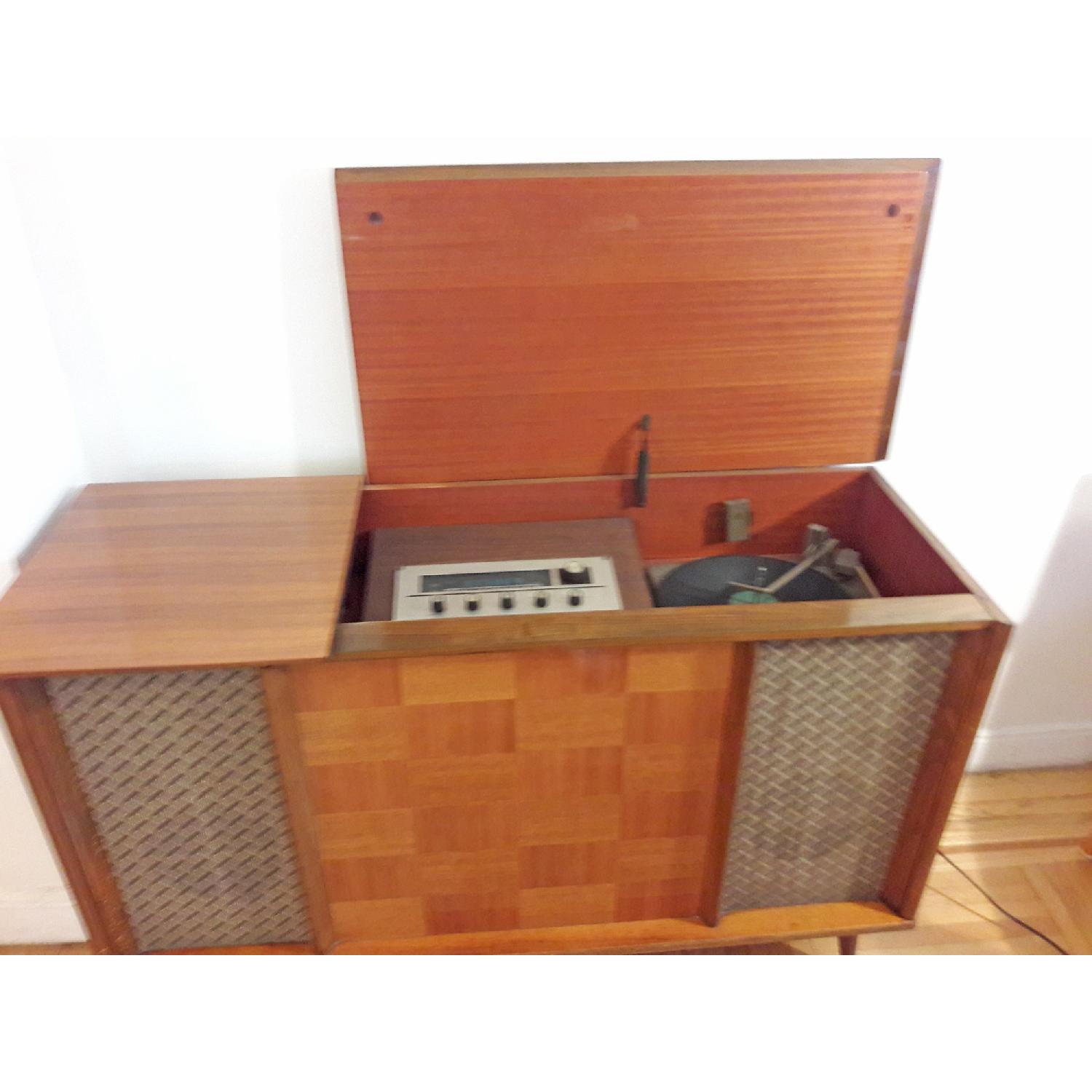 Mid-Century Modern 2 Toned Stereo & Record Player Console - image-3