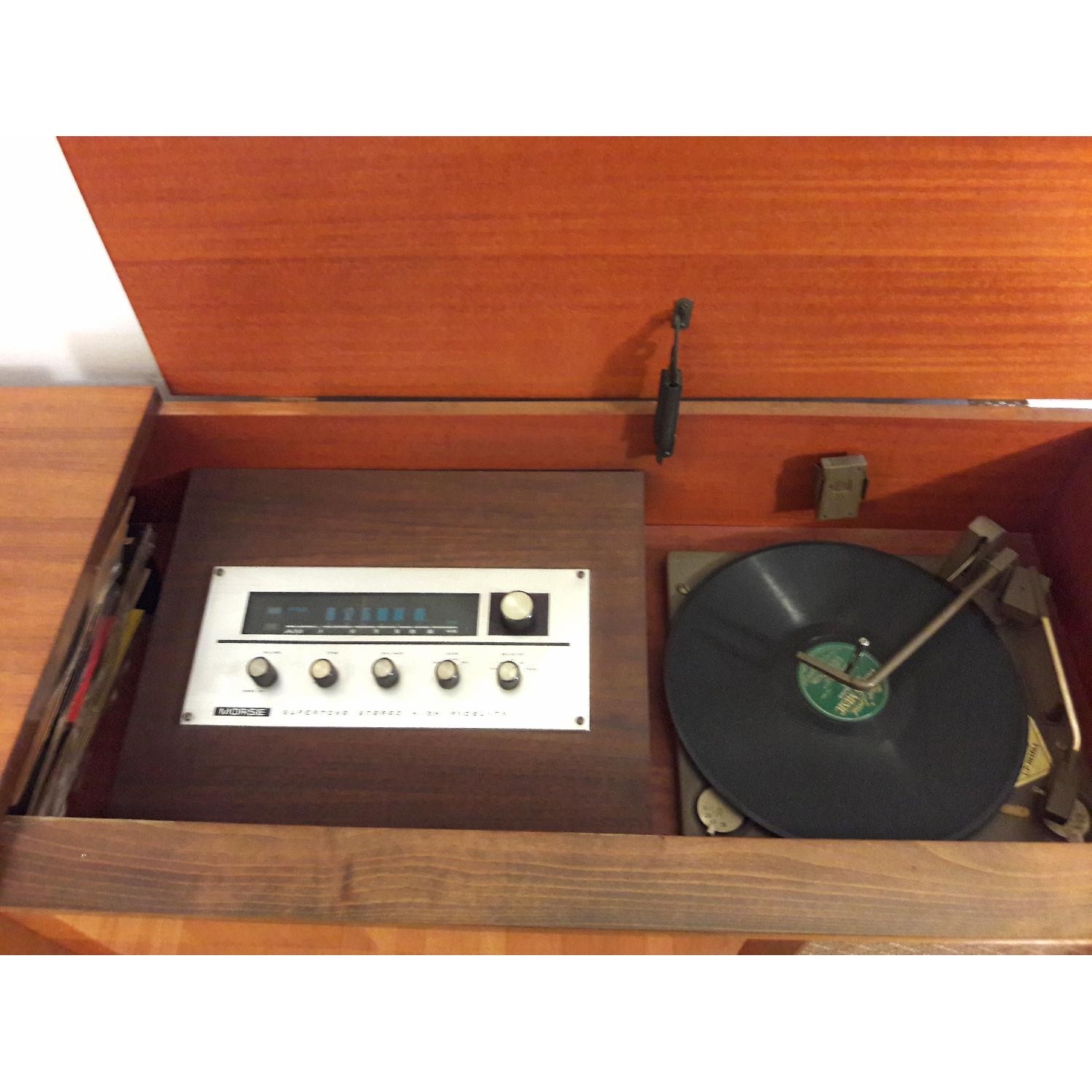 Mid-Century Modern 2 Toned Stereo & Record Player Console - image-4