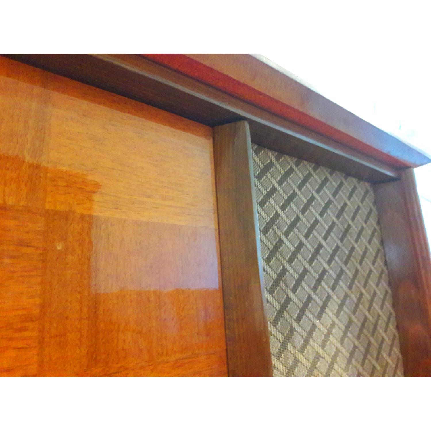 Mid-Century Modern 2 Toned Stereo & Record Player Console - image-7