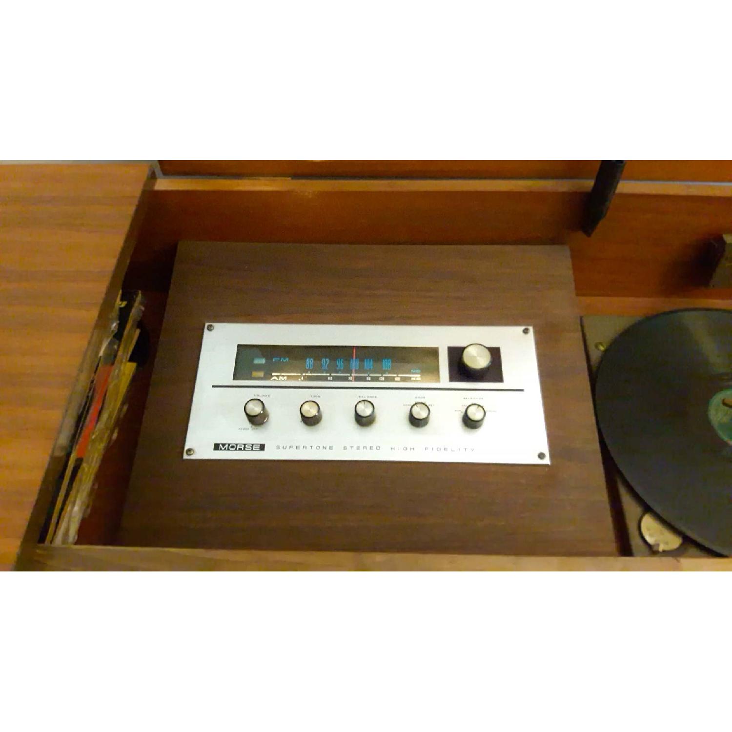 Mid-Century Modern 2 Toned Stereo & Record Player Console - image-12