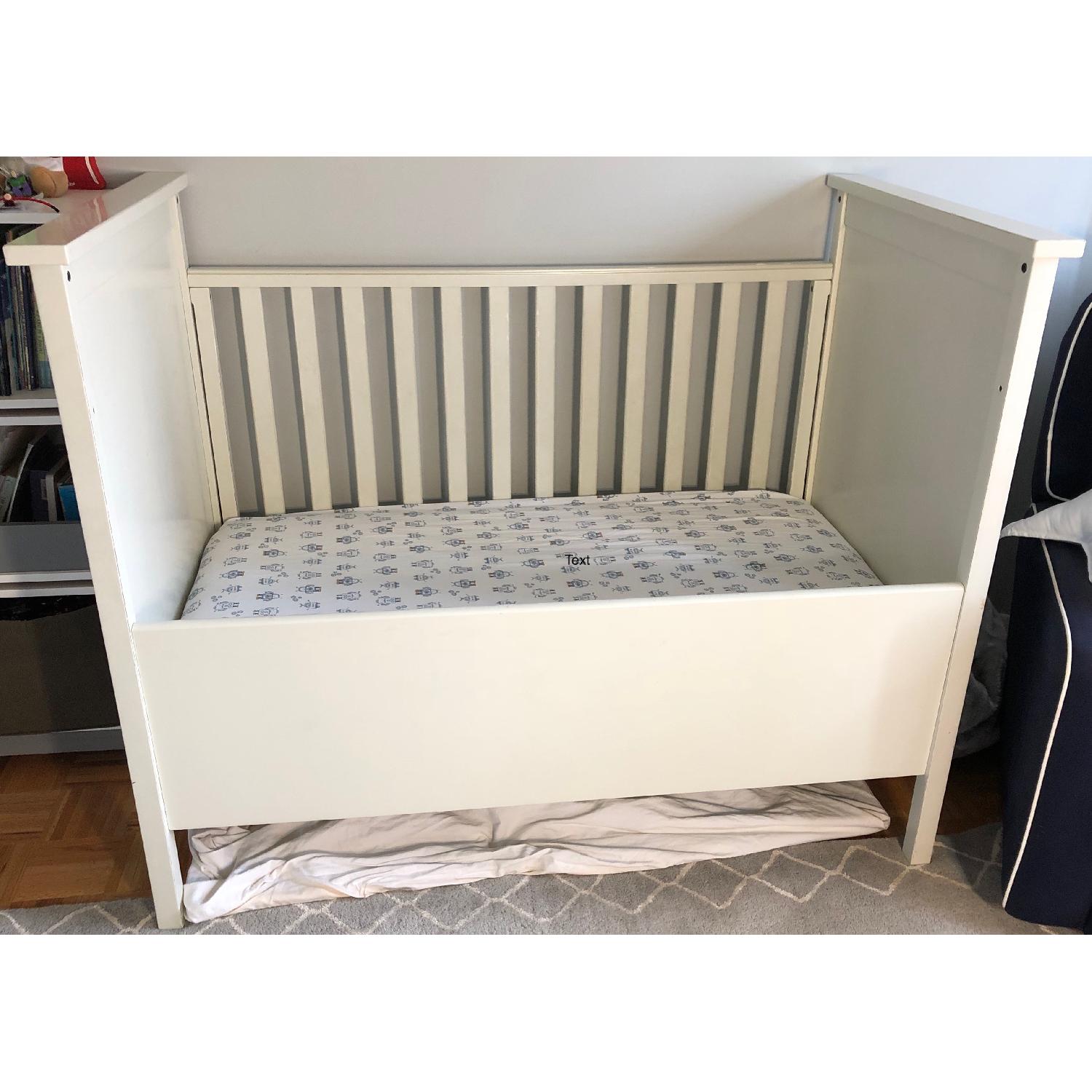 Bratt Decor Convertible Crib to Toddler Bed - image-2