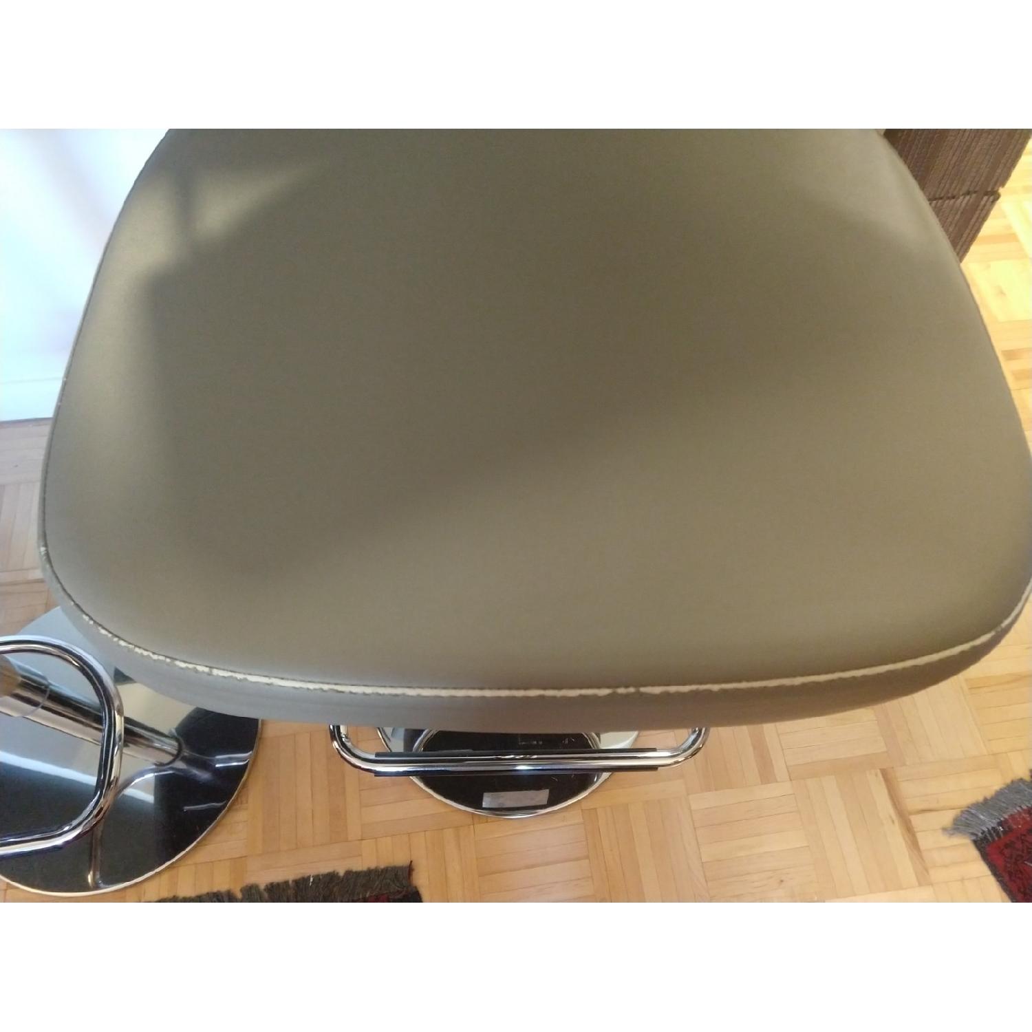 Calligaris New York Swivel Bar Stools AptDeco