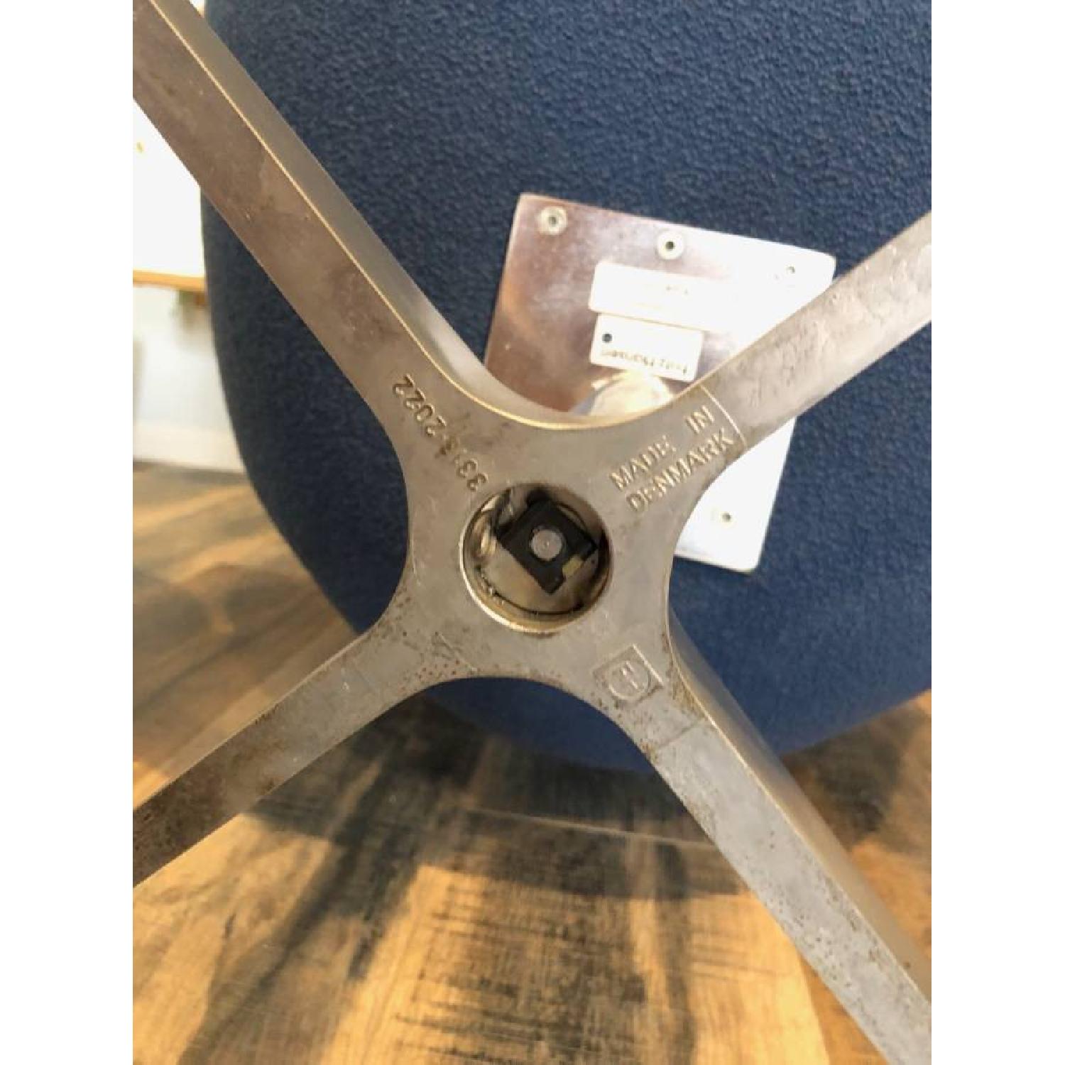 Arne Jacobsen Blue Swan Chairs - image-5