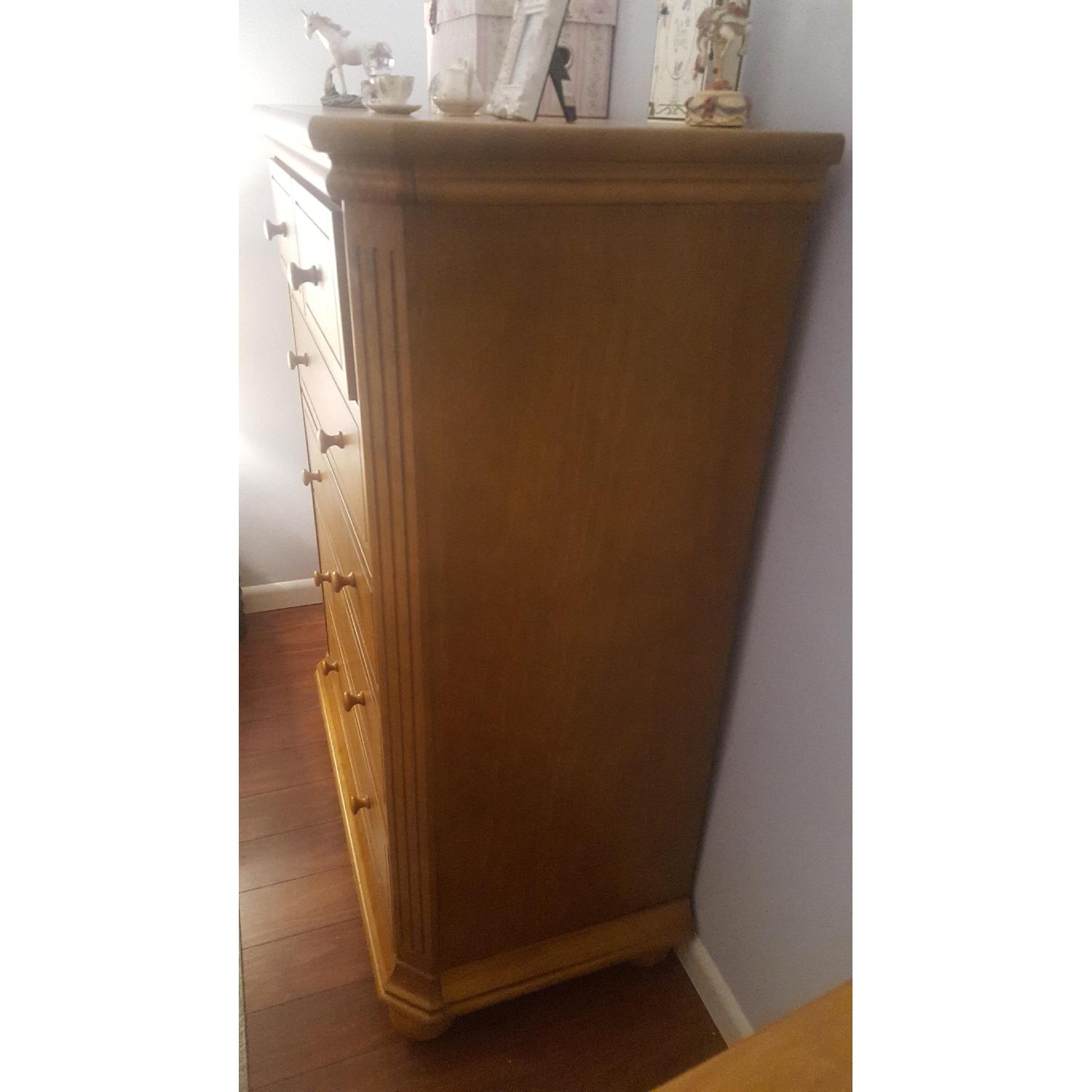 Sorelle Vista Elite 5 Drawer Dresser in Vintage Frost - image-3