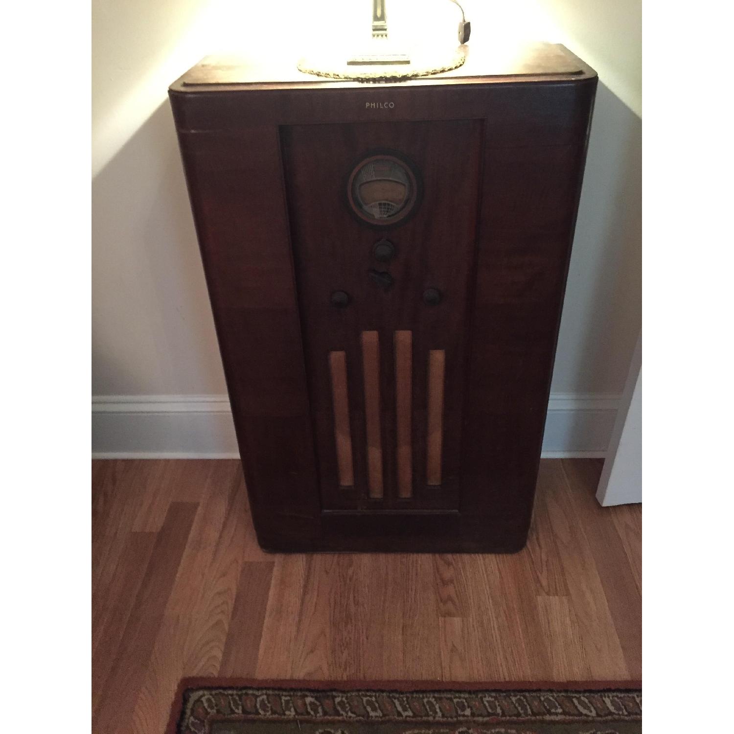 Antique Philco Radio - image-1