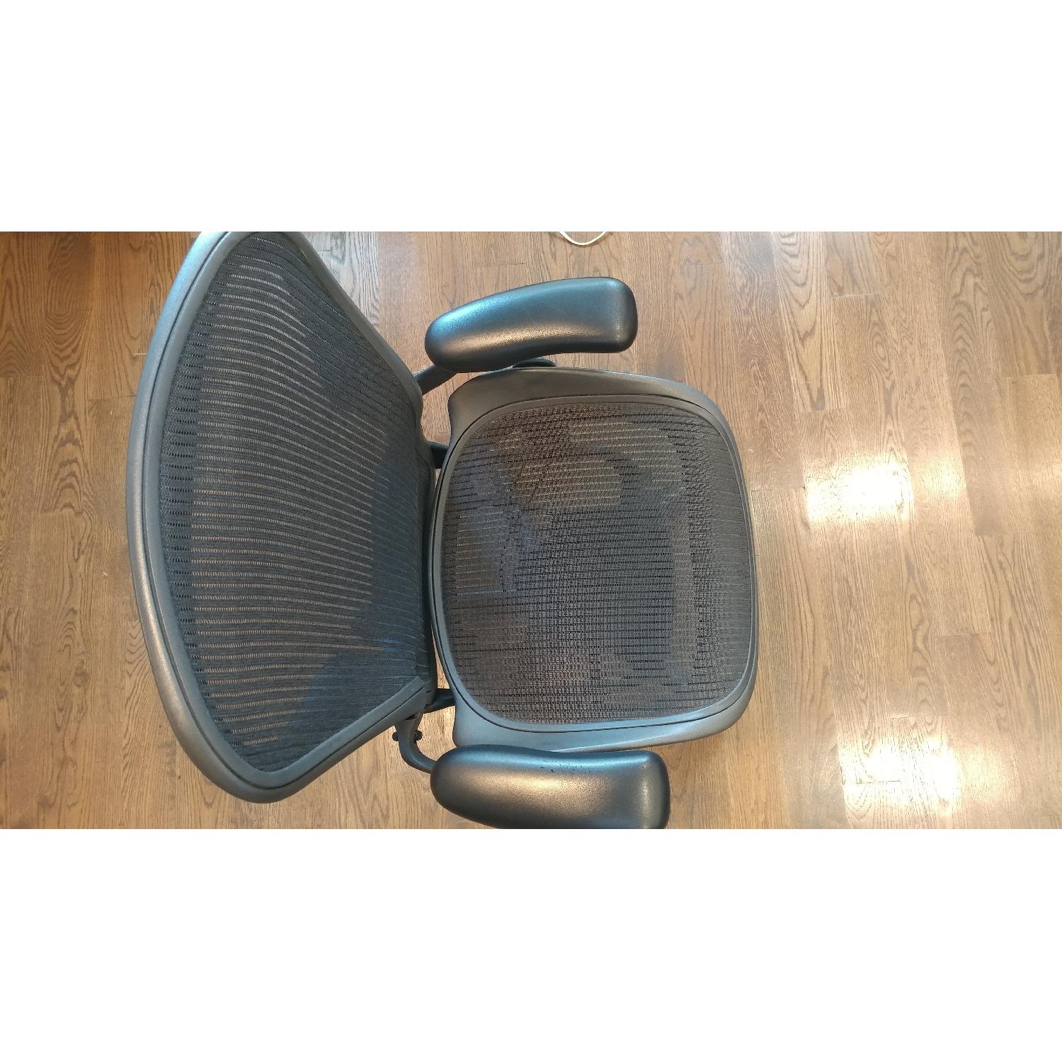 Herman Miller Aeron Chair - image-4