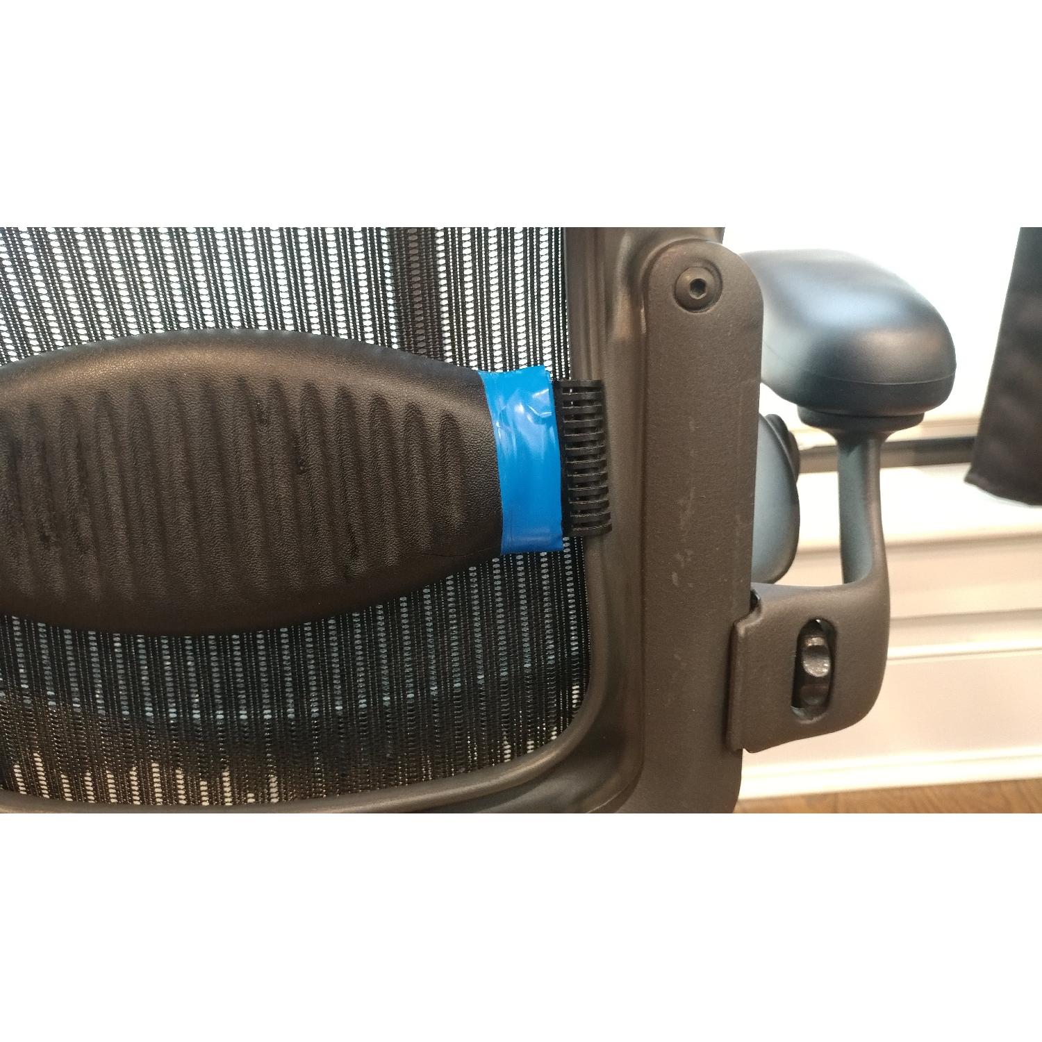 Herman Miller Aeron Chair - image-6