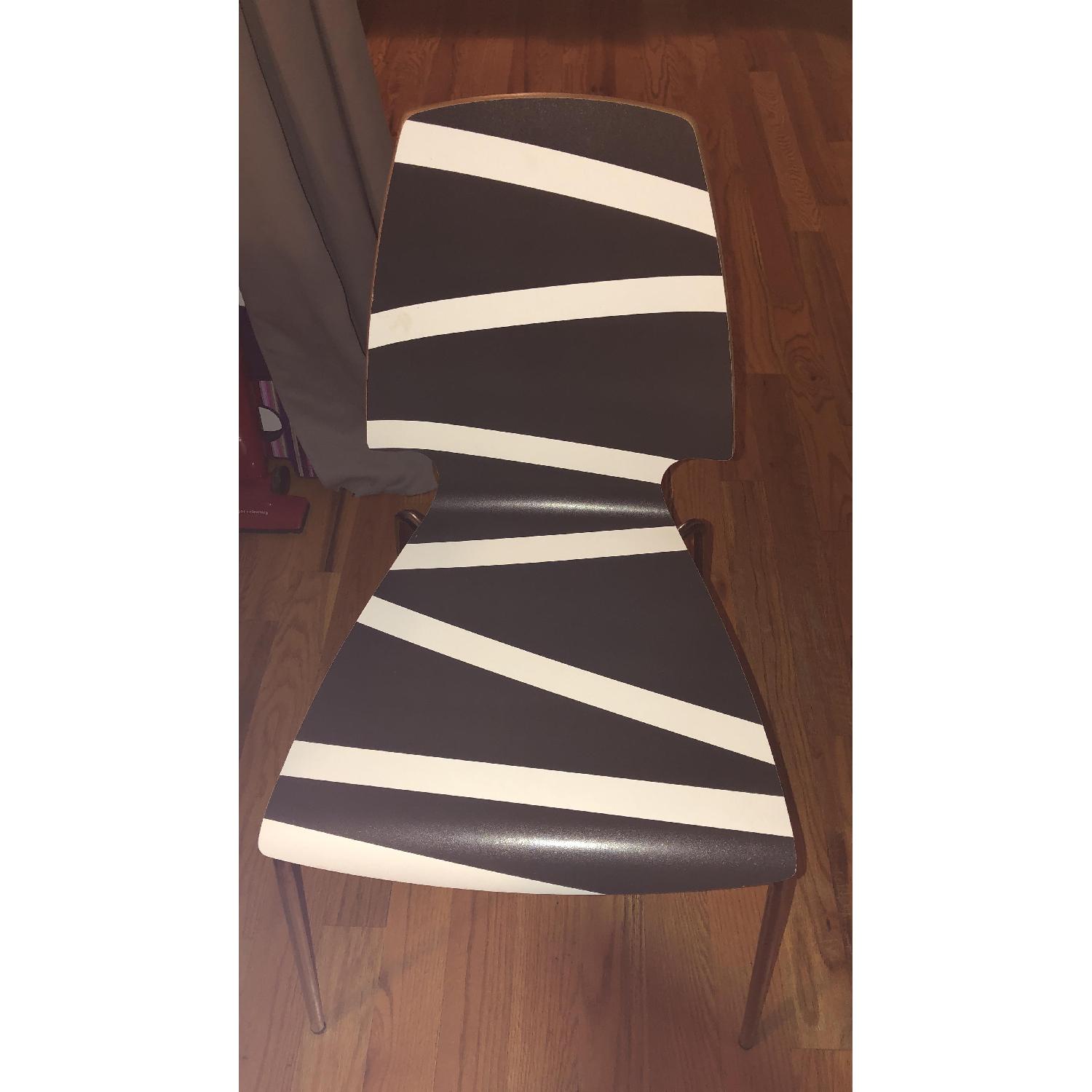 Ikea Round Dining Table w/ 4 Vilmar Chairs AptDeco