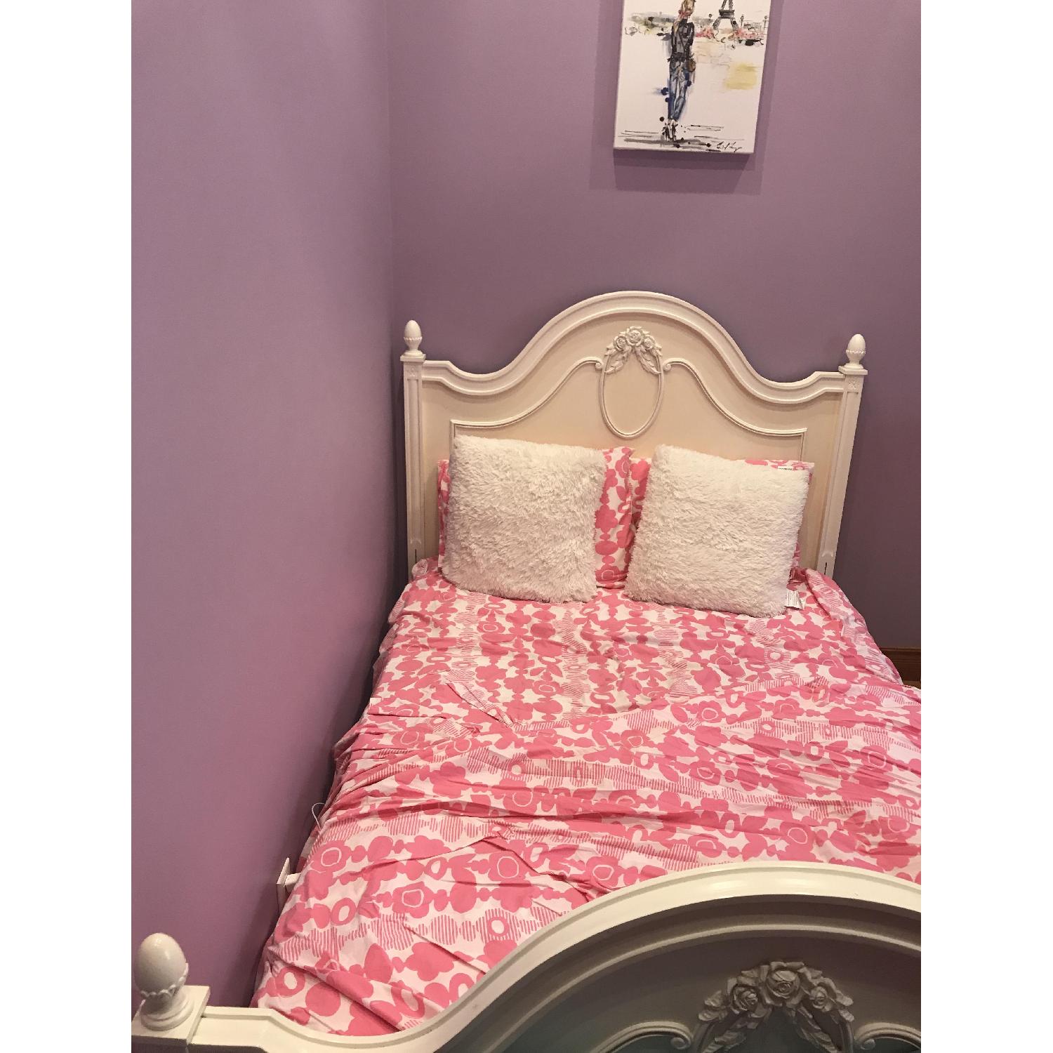 Stanley Isabella Full Size Bed - image-3