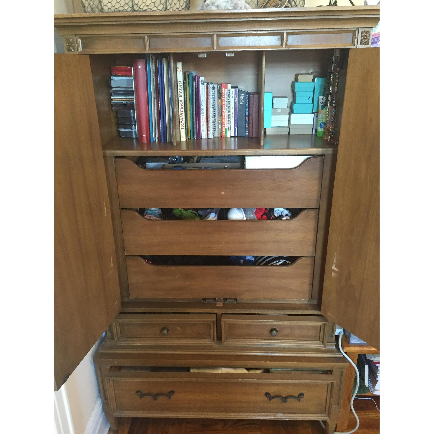 Vintage Solid Wood AptDeco