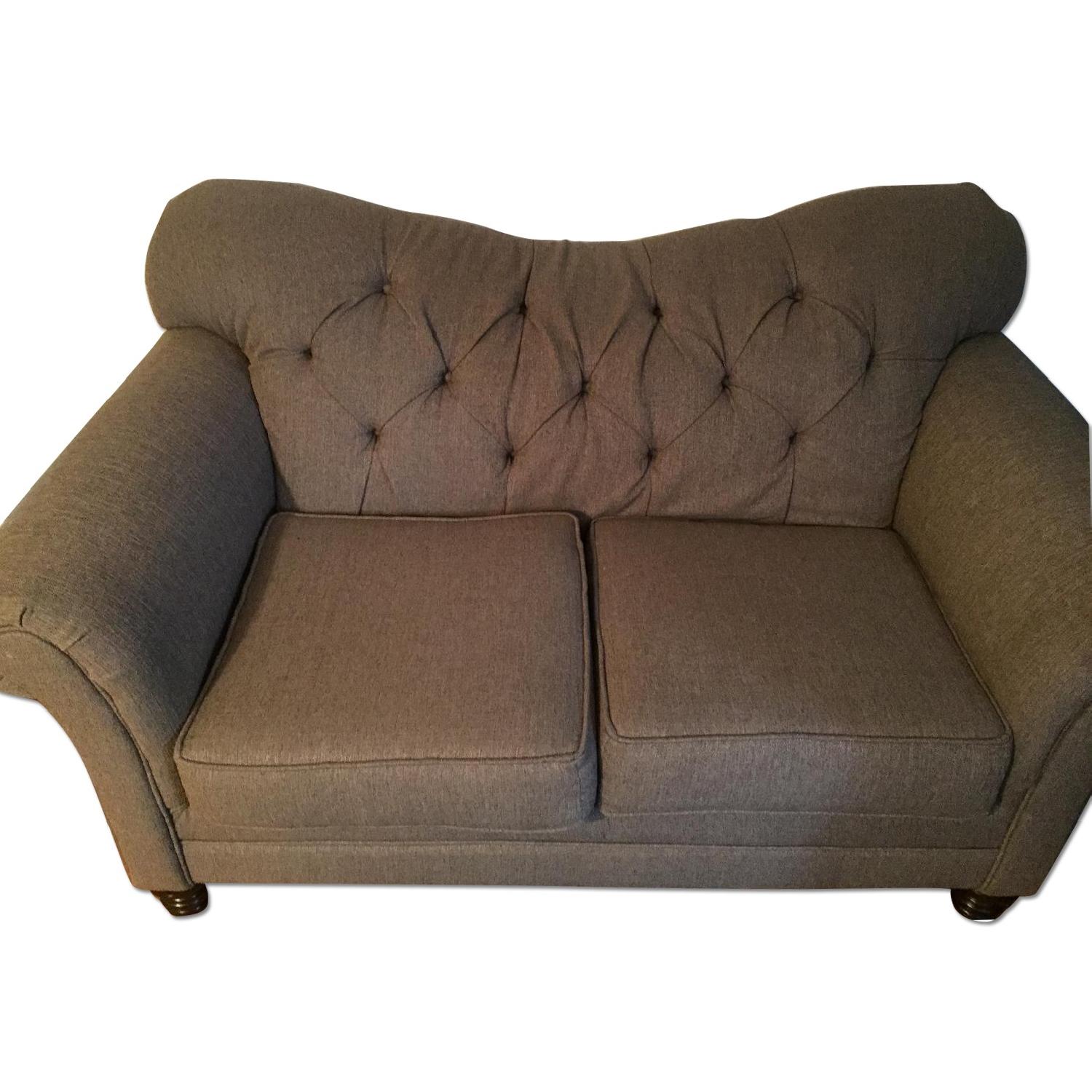 Bob's Loveseat AptDeco