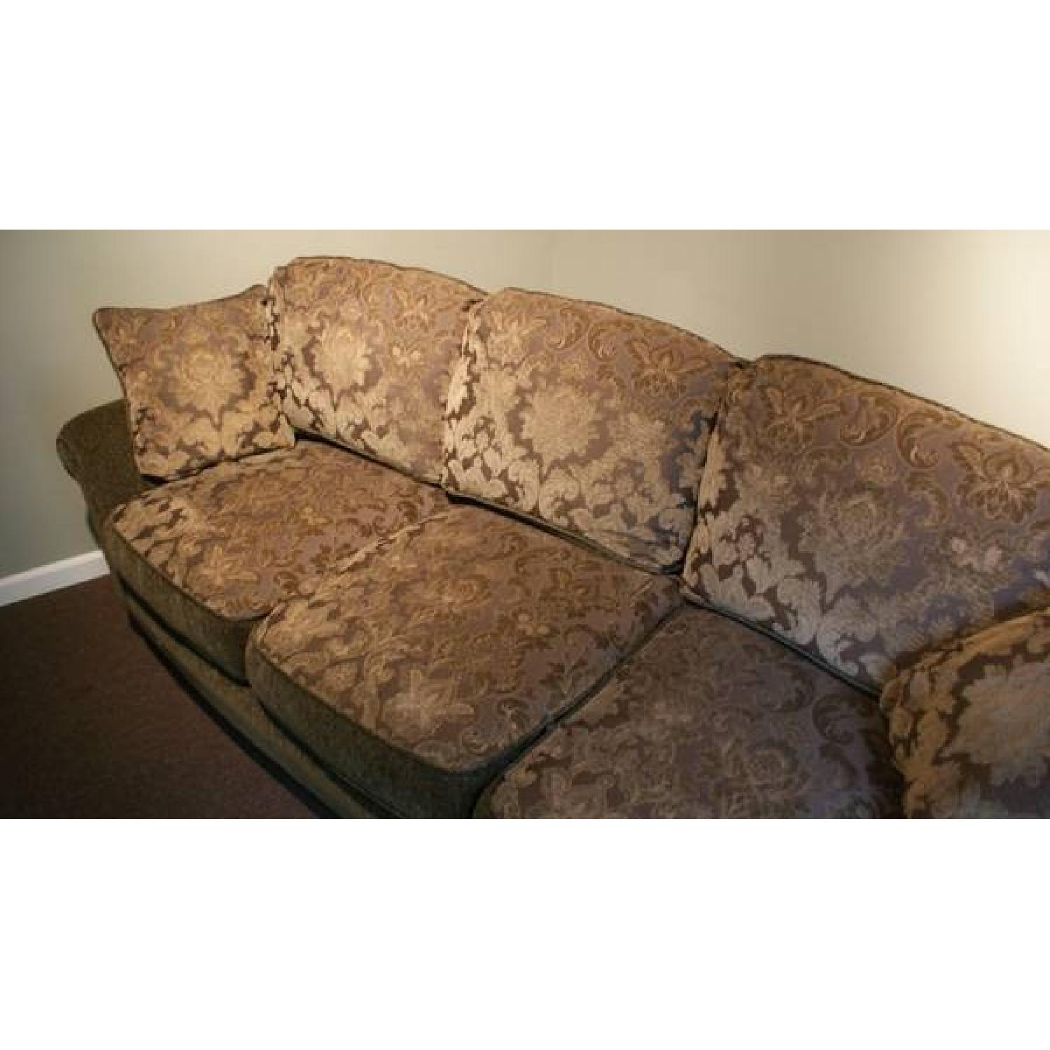 Dino Mark Anthony Couch - image-1