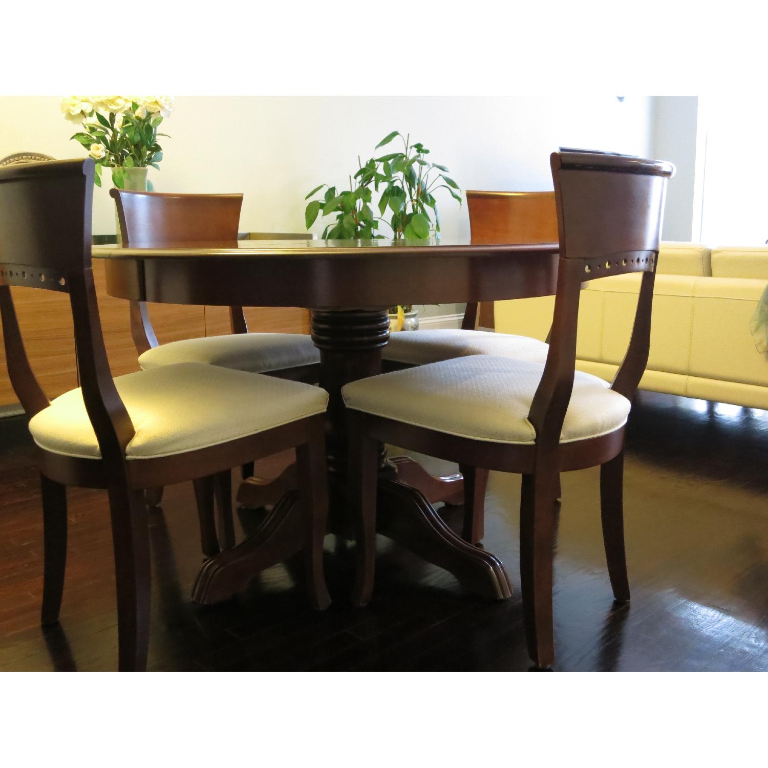 Canadel Round Extendable Dining Room Table w/ 4 Chairs - image-1