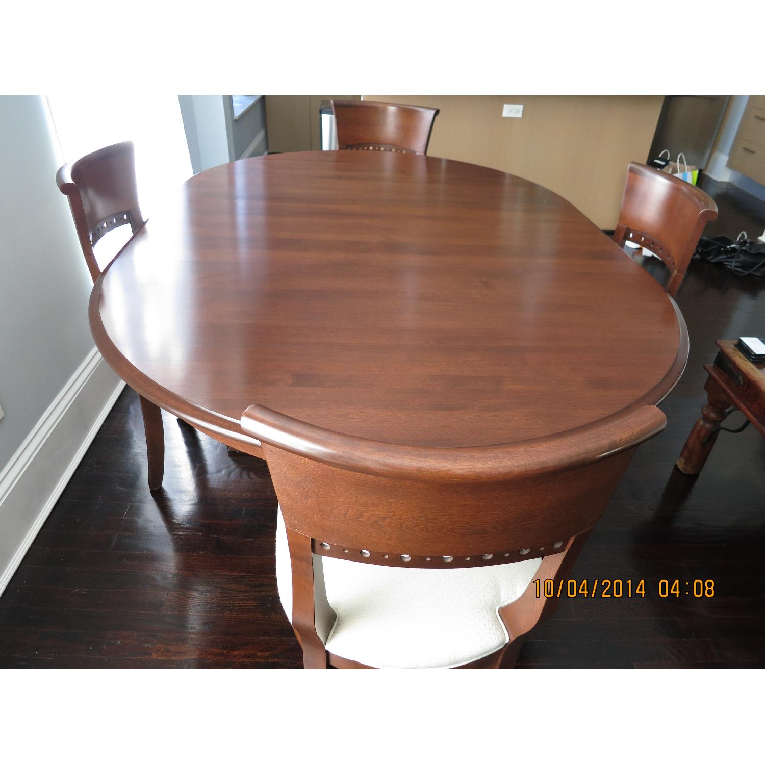 Canadel Round Extendable Dining Room Table w/ 4 Chairs - image-7