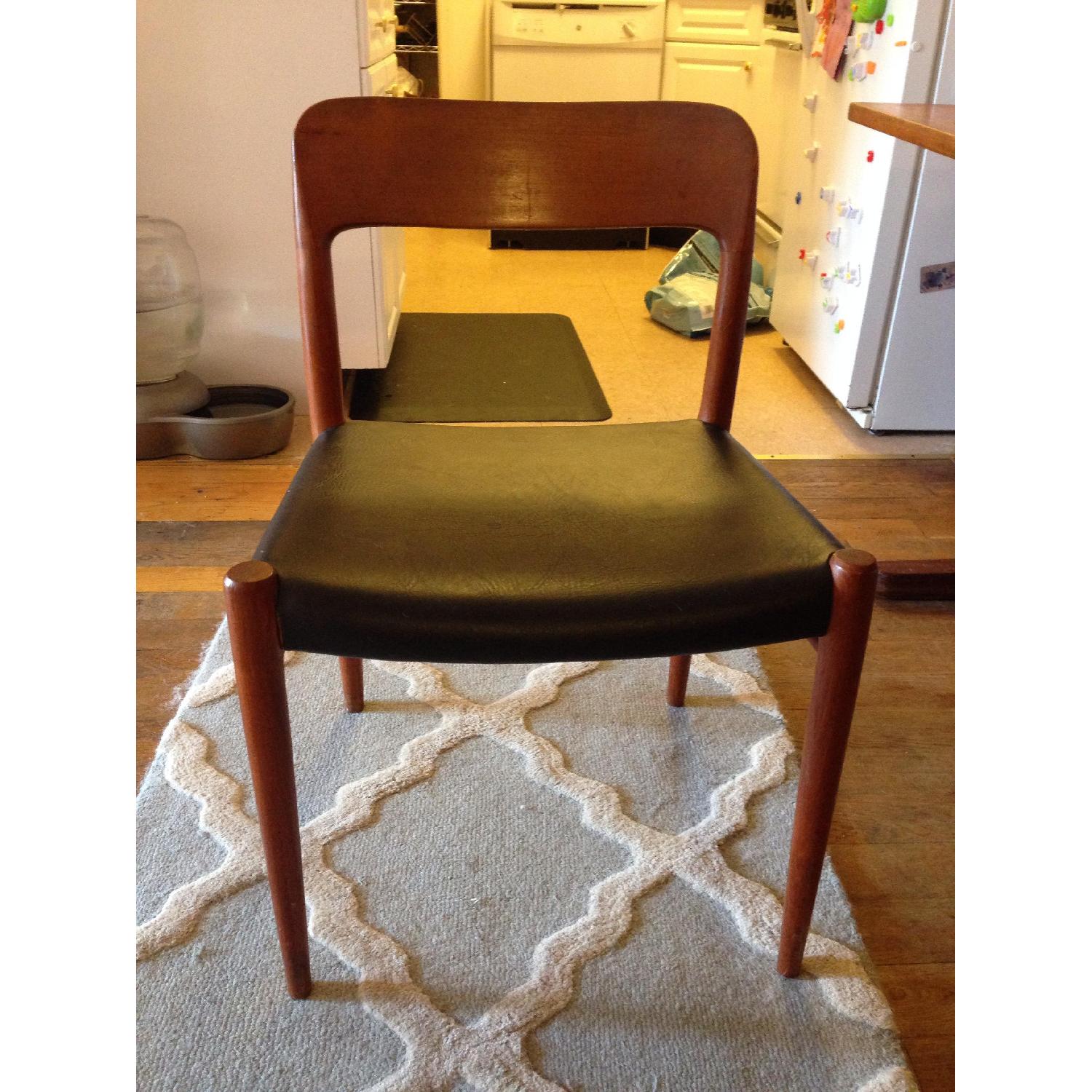 Mid Century Modern Danish Table w/ 6 Chairs - image-4