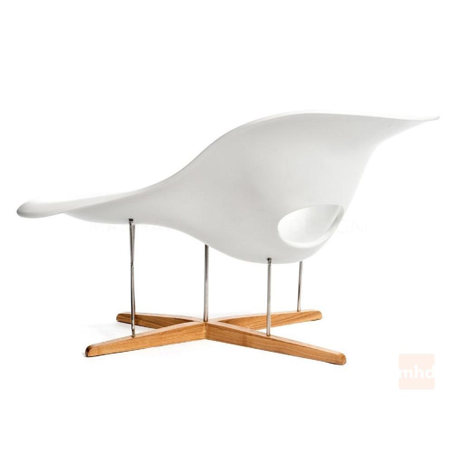 Manhattan Home Design Eames La Chaise AptDeco