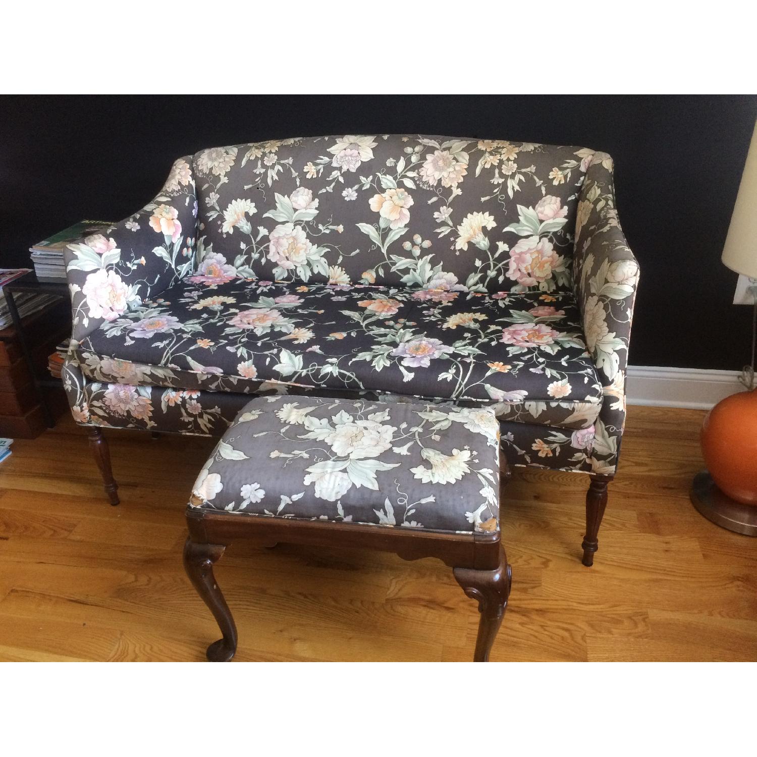 Classic Sofa Floral Fabric Loveseat & Ottoman AptDeco