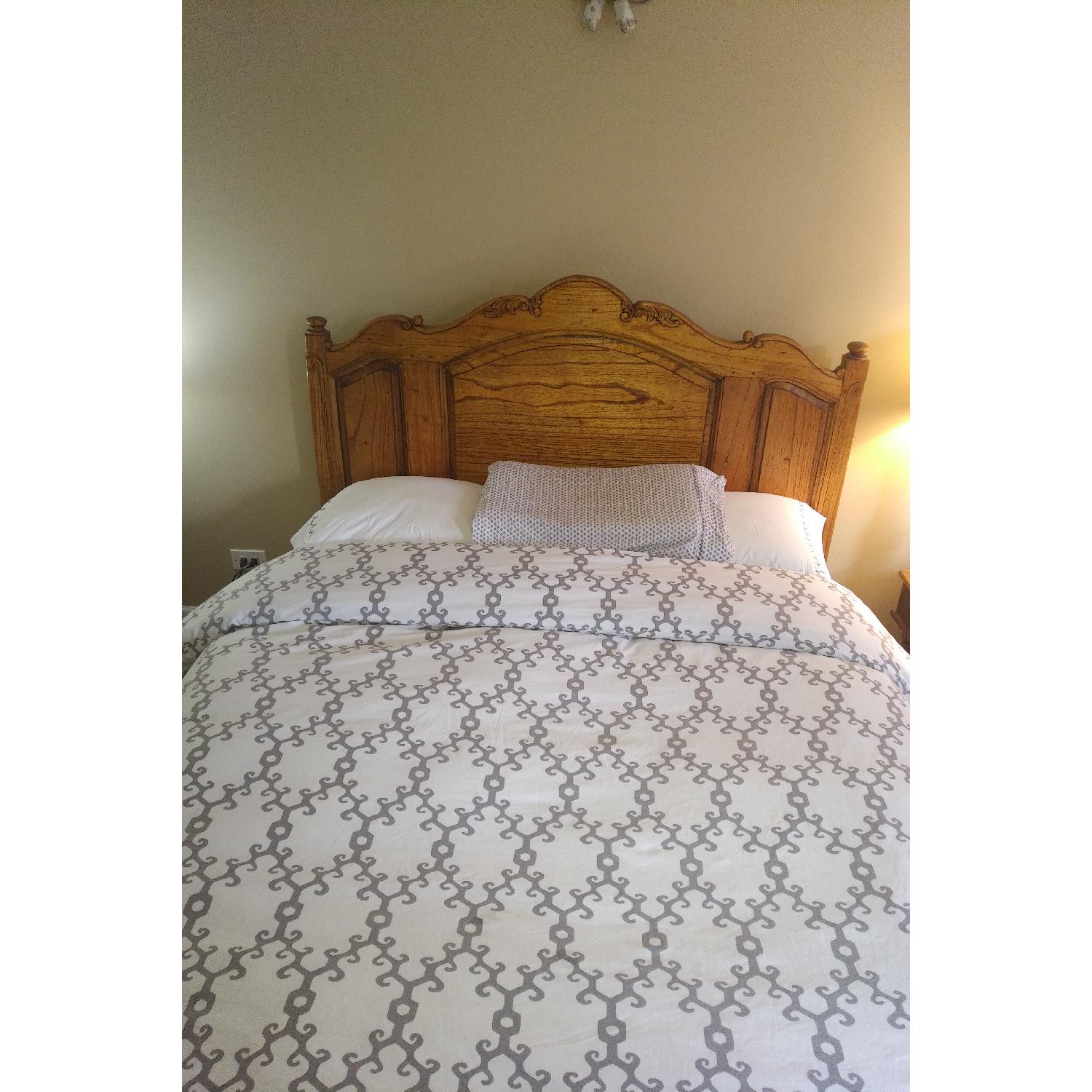 Antique Solid Wood Queen Size Bed AptDeco