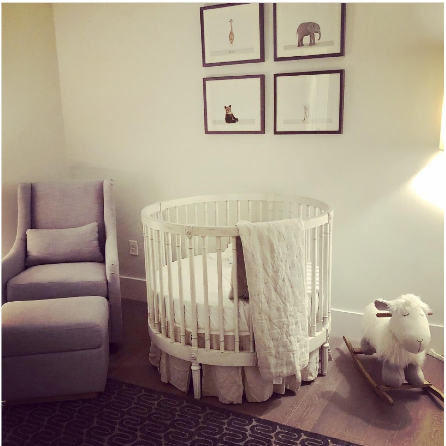 ellery round crib