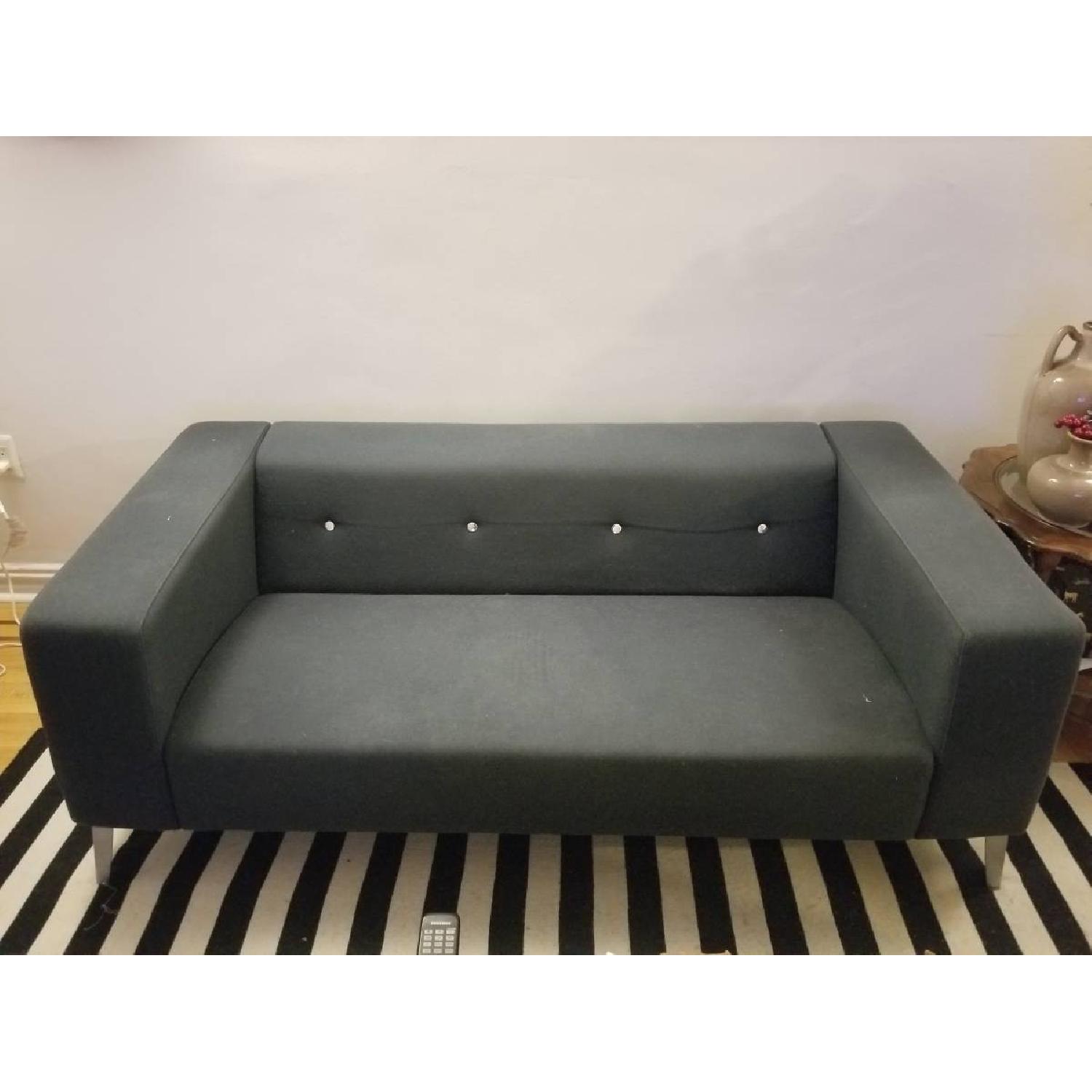 Moooi New York Bottoni Classic Sofa - image-1