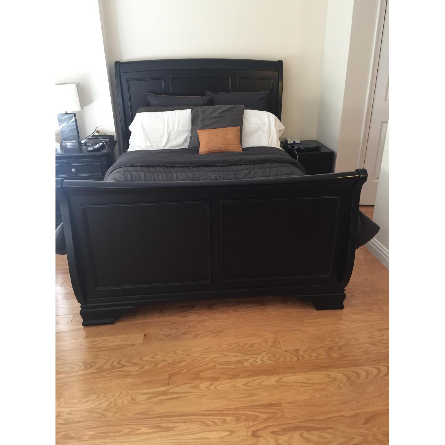 Raymour & Flanigan Queen Size Bedroom Set - image-1