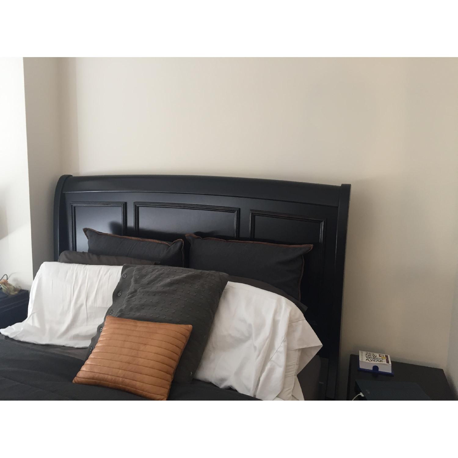 Raymour & Flanigan Queen Size Bedroom Set - image-2