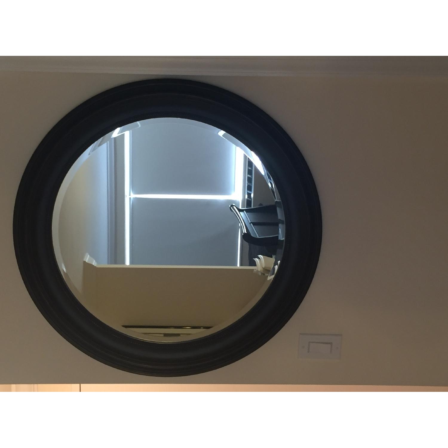 Raymour & Flanigan Queen Size Bedroom Set - image-4