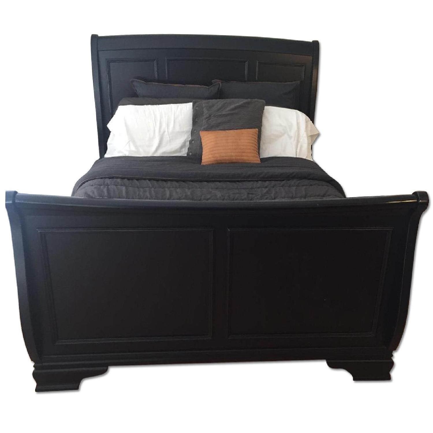 Raymour & Flanigan Queen Size Bedroom Set - image-0