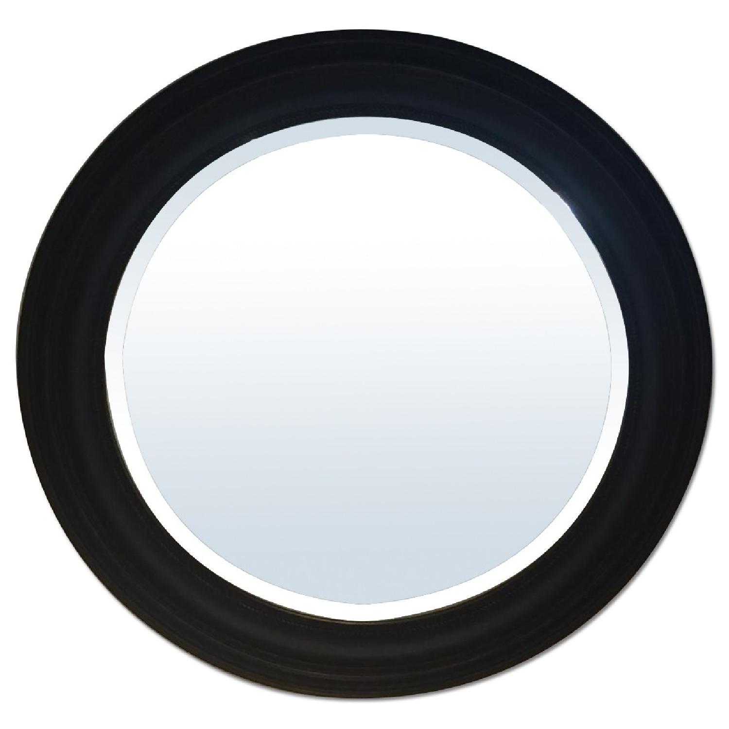 Raymour & Flanigan Queen Size Bedroom Set - image-11