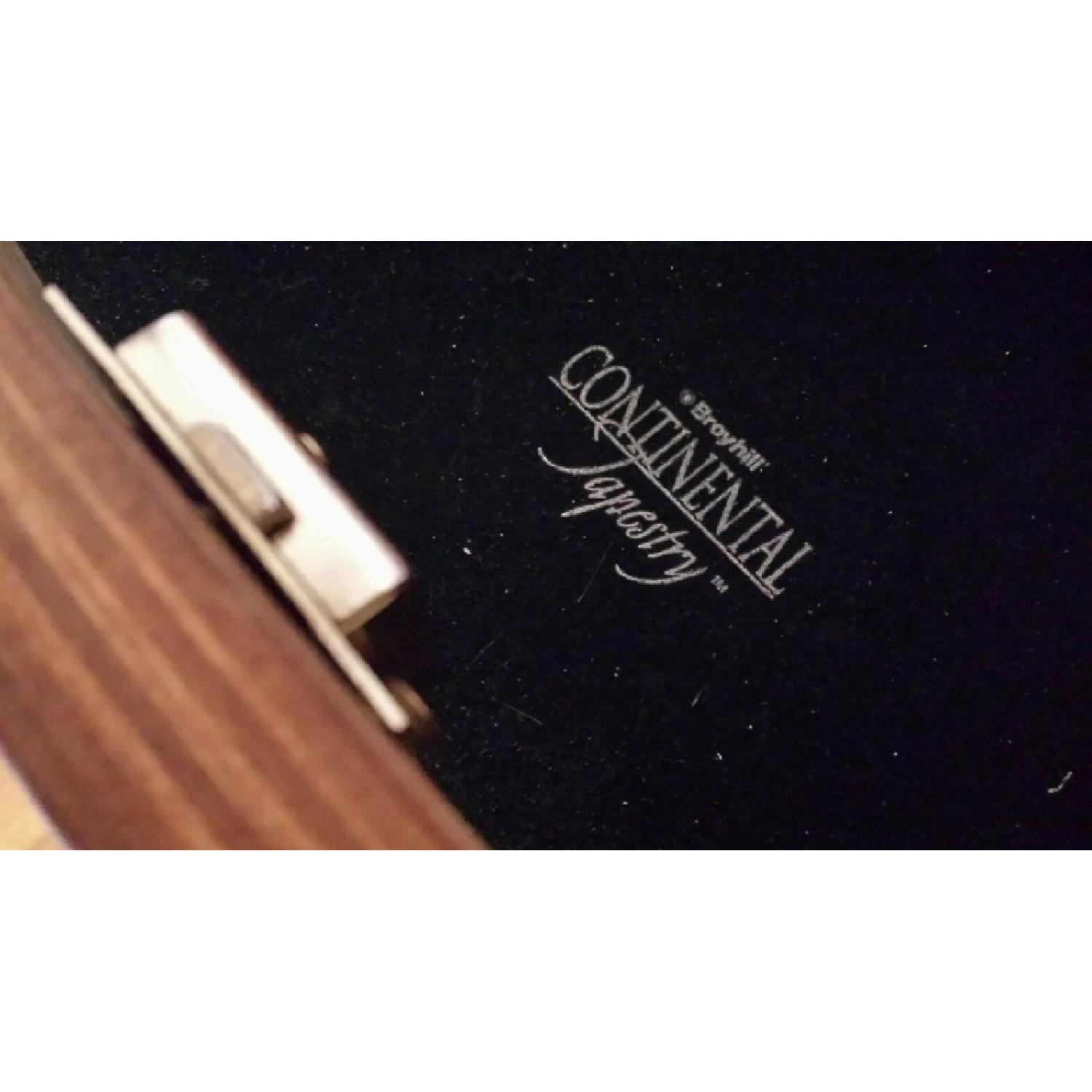 Broyhill 6-Drawer Dresser - image-4