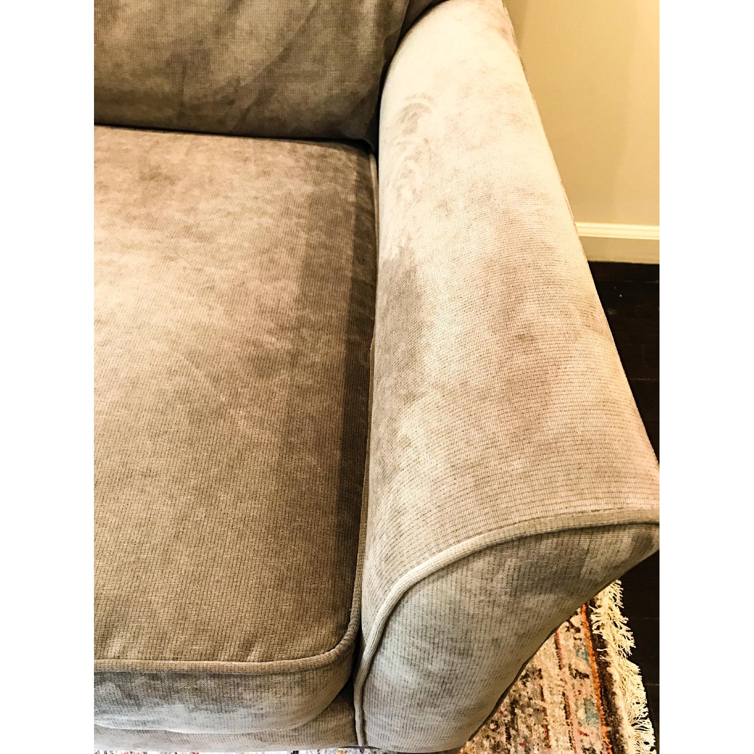 Broyhill Perspectives Sofa - image-4