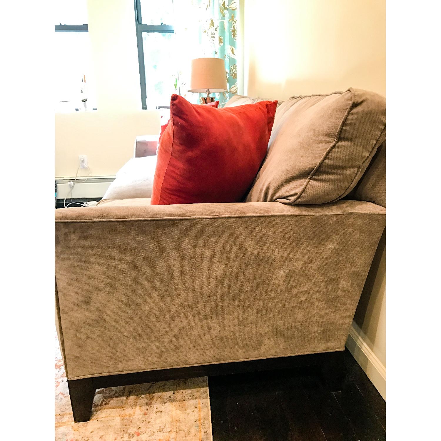 Broyhill Perspectives Sofa - image-5