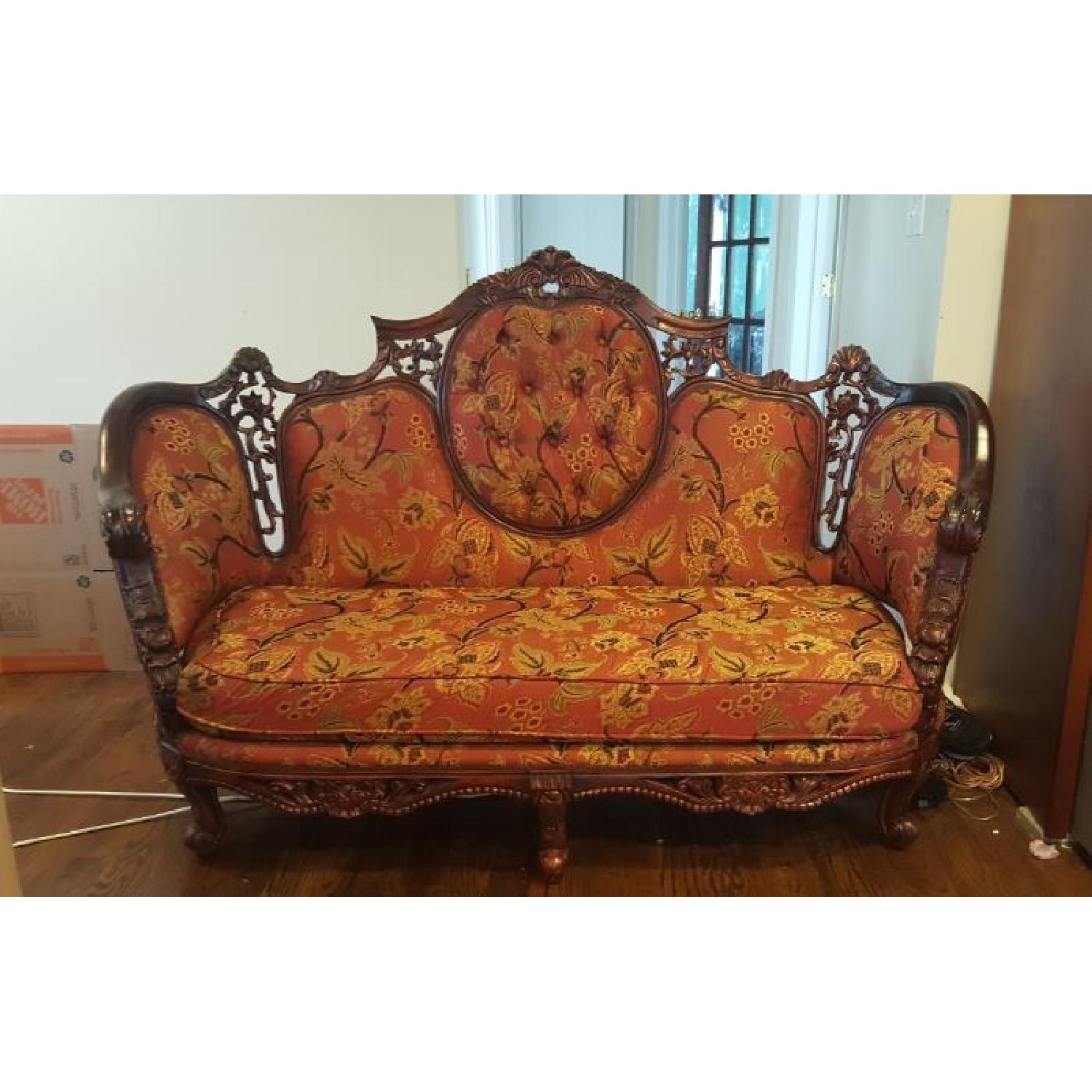 Traditional Italian Style Sofa AptDeco