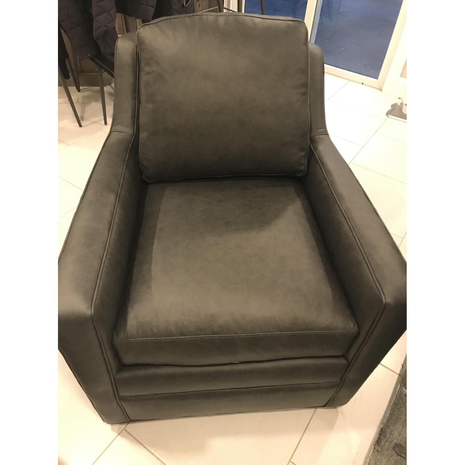 Bradington Young Leather Swivel Chair - image-1